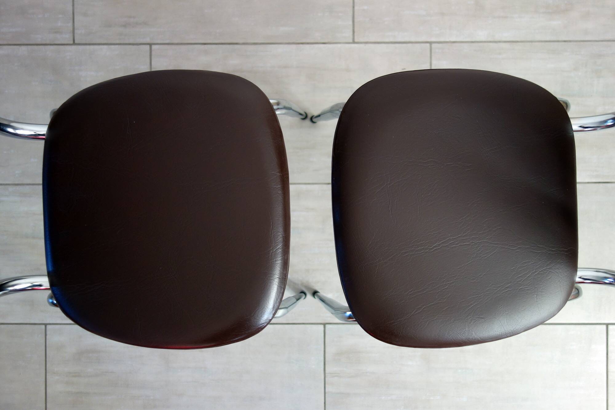 Lot de 2 chaises pétales chocolat Soudexvinyl