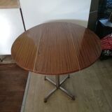 Table et ses deux chaises