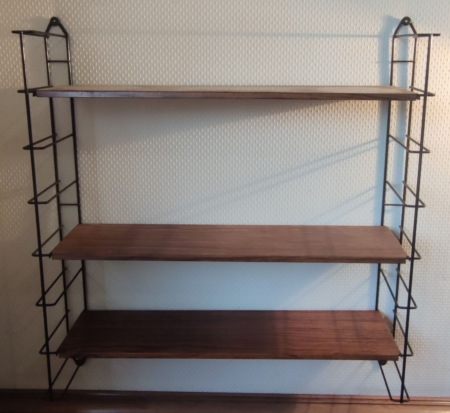 String shelf Scandinavian design