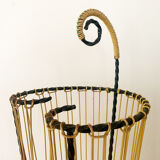 Wrought iron umbrella holder and scoubidou wires