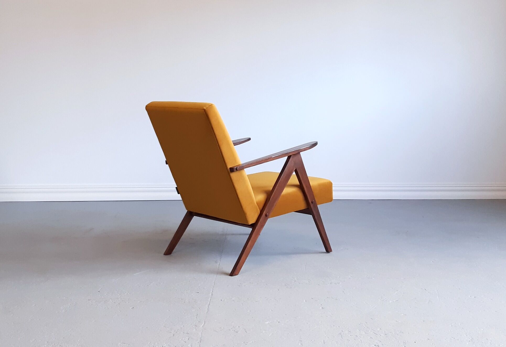 Mid century easy chair model b - 310 var in goldenrod velvet