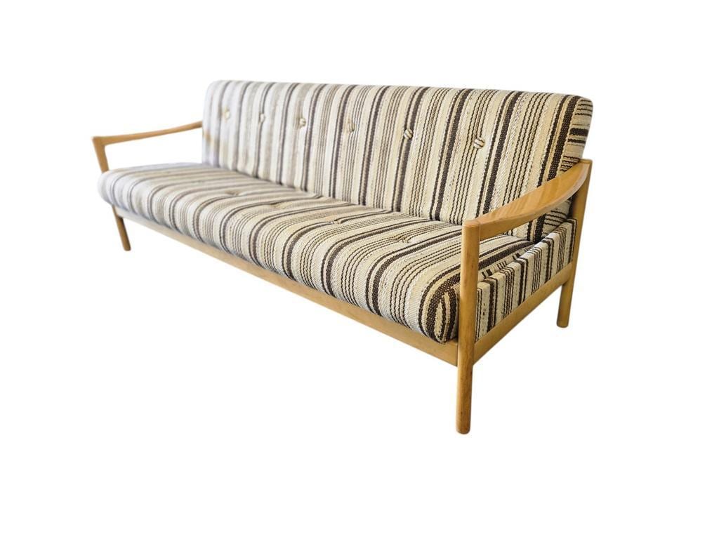 Vintage wooden daybed / canapé / day bed