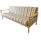 Vintage wooden daybed / canapé / day bed
