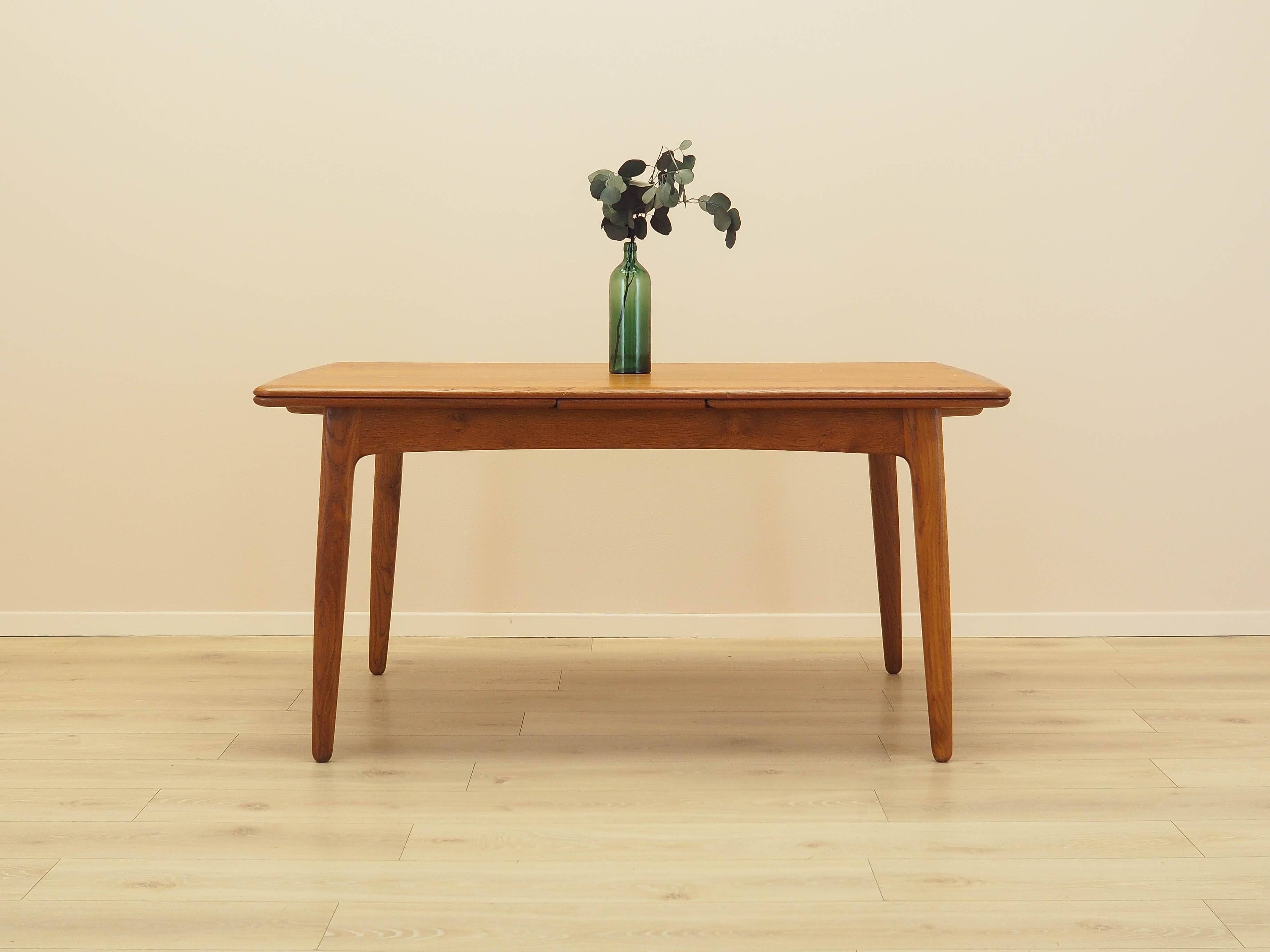 Table en teck, design danois, années 1970, fabriquée au Danemark