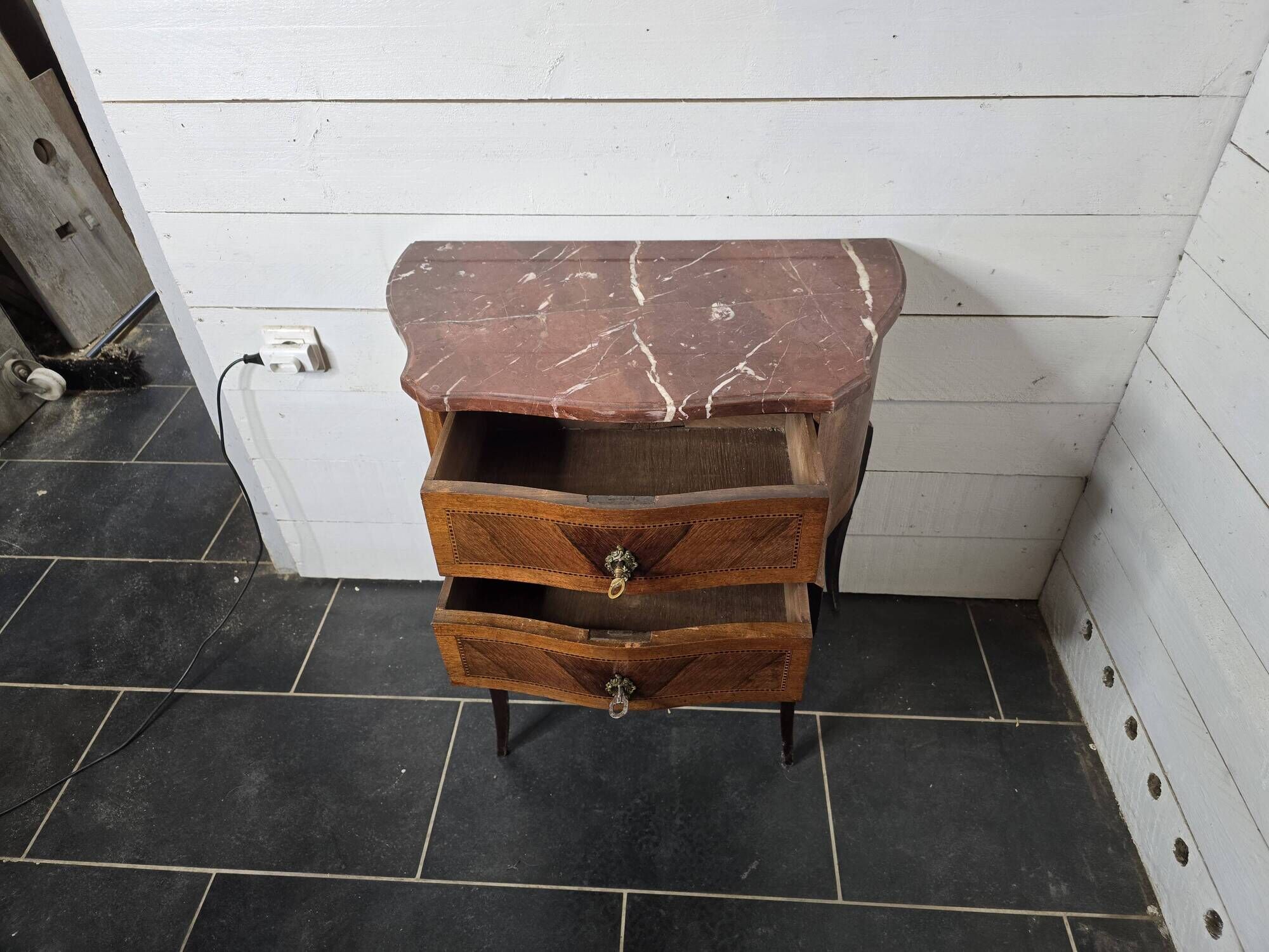 Curved chest of drawers in Louis XV style marquetry