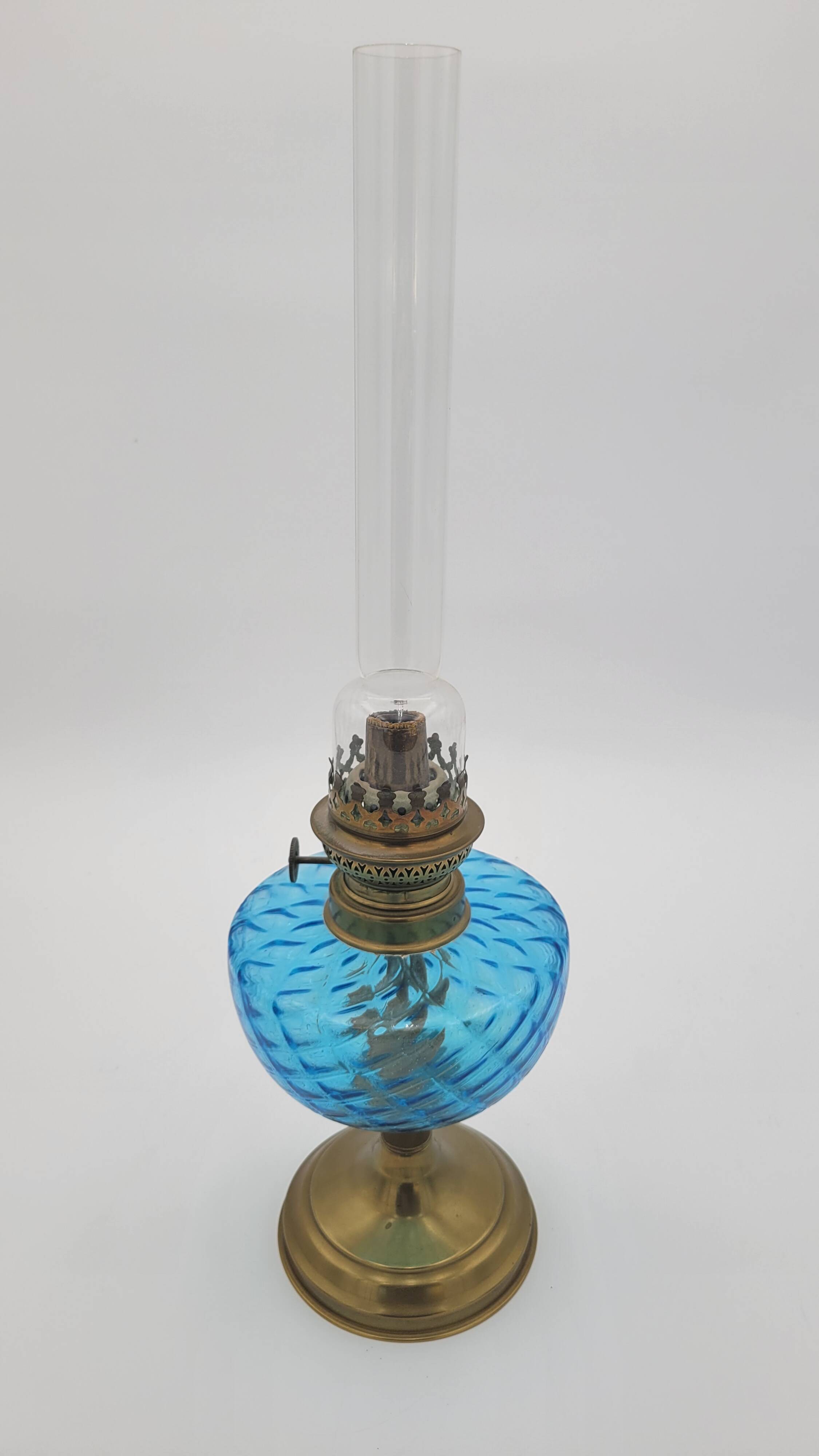 Lampe à huile en verre bleu et laiton