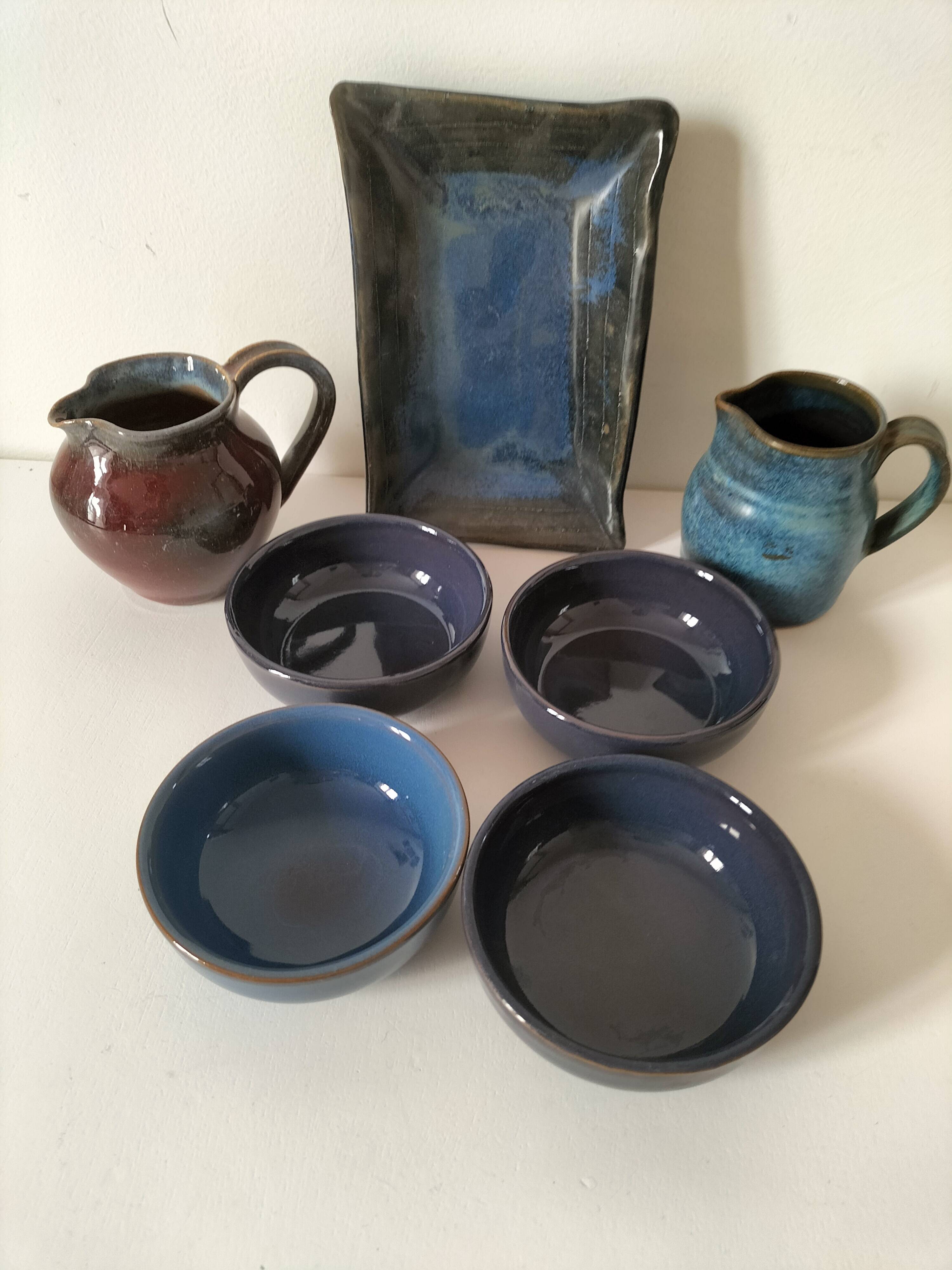 Set of artisanal ceramics in shades of blue.