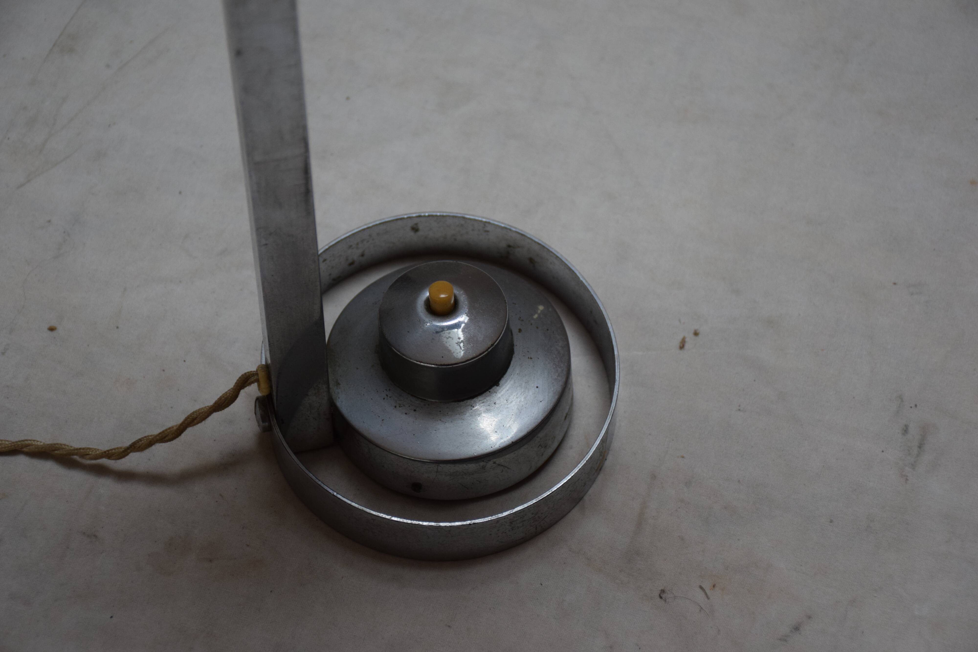 Boris Lacroix's lamp to lay