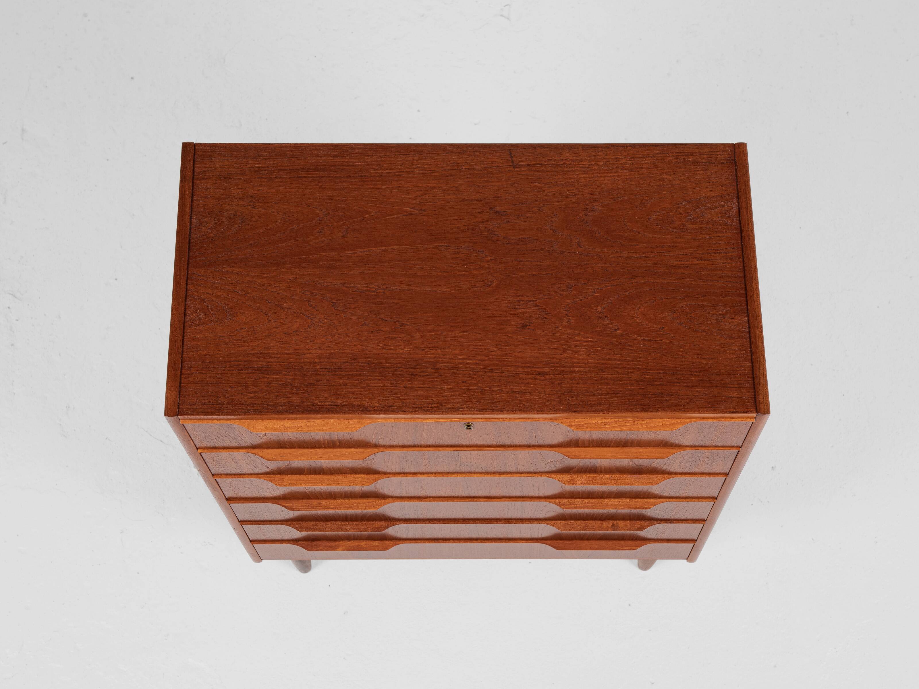 Commode danoise vintage à 6 tiroirs en teck 1960 - longue poignée de tiroir avec 2 poignées
