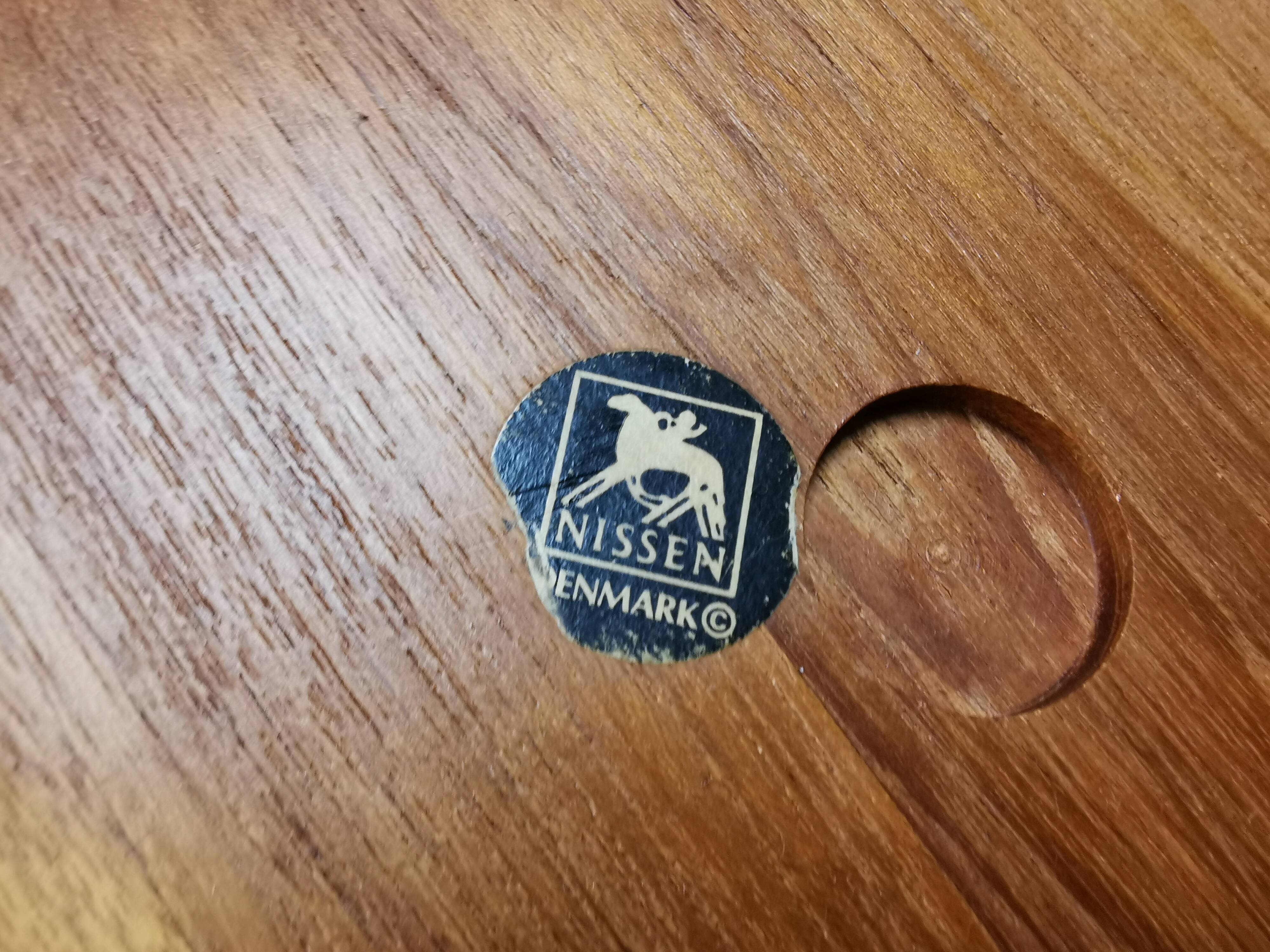 Beautiful large teak bowl from the 1970s by Nissen Denmark