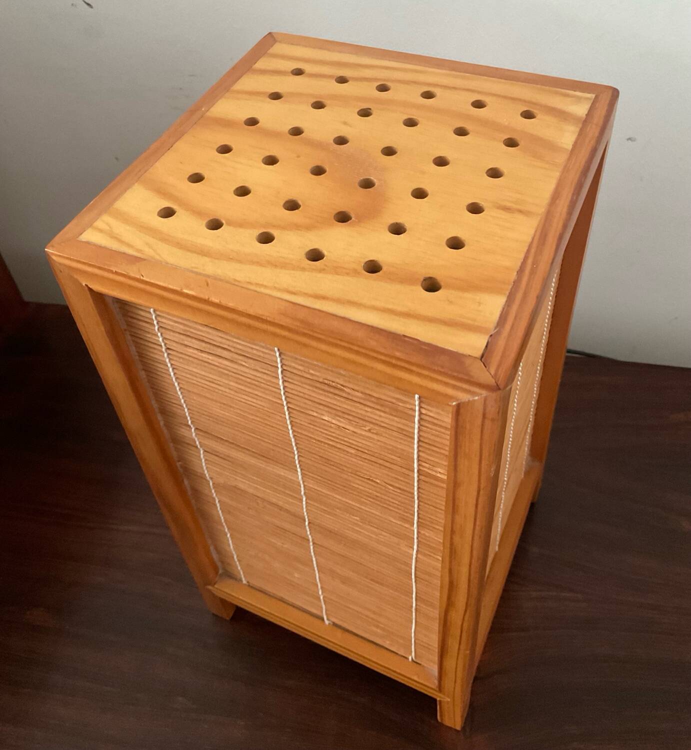 Lampe vintage en bois et osier