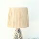 Lampe blanche et bleue en céramique, abat jour en raphia