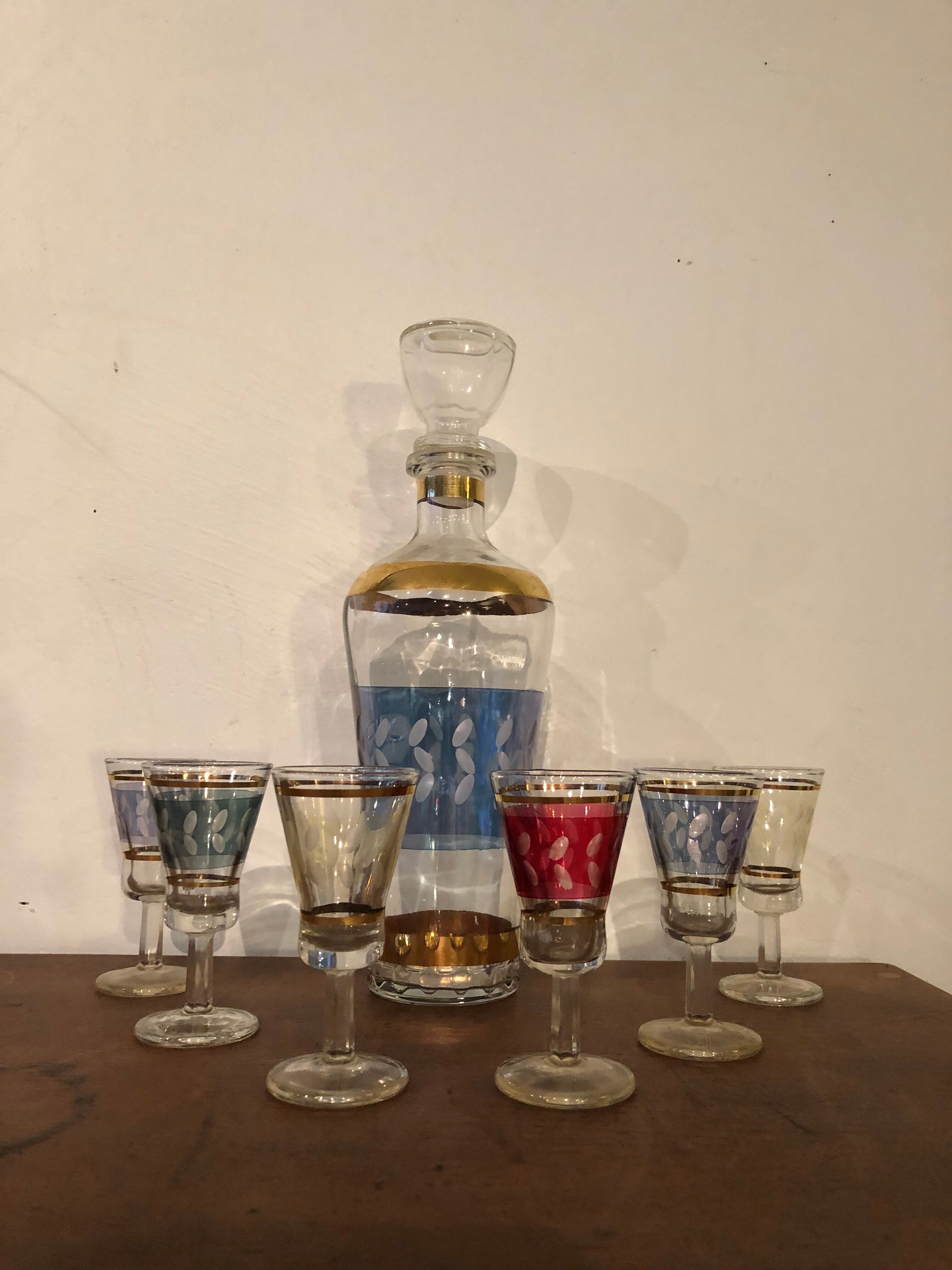 Liquor carafe and 6 assorted glasses
