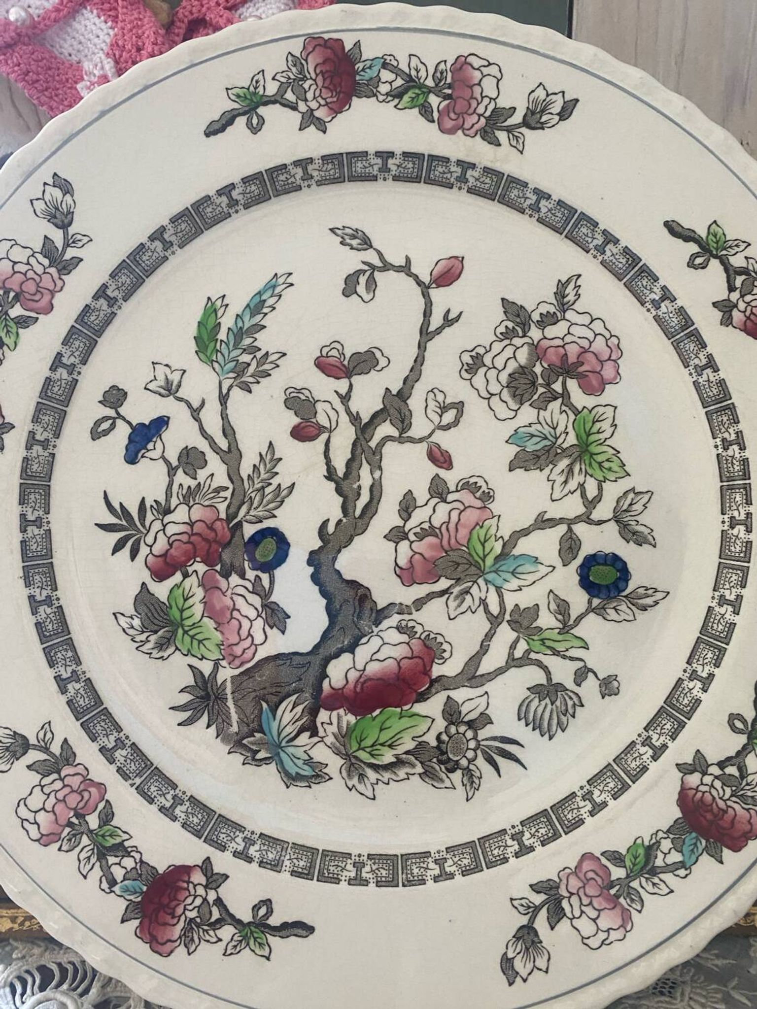 Grand plat à gâteau en faïence Myott modèle Indian Tree