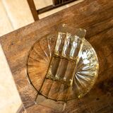 Le plat en verre irisé