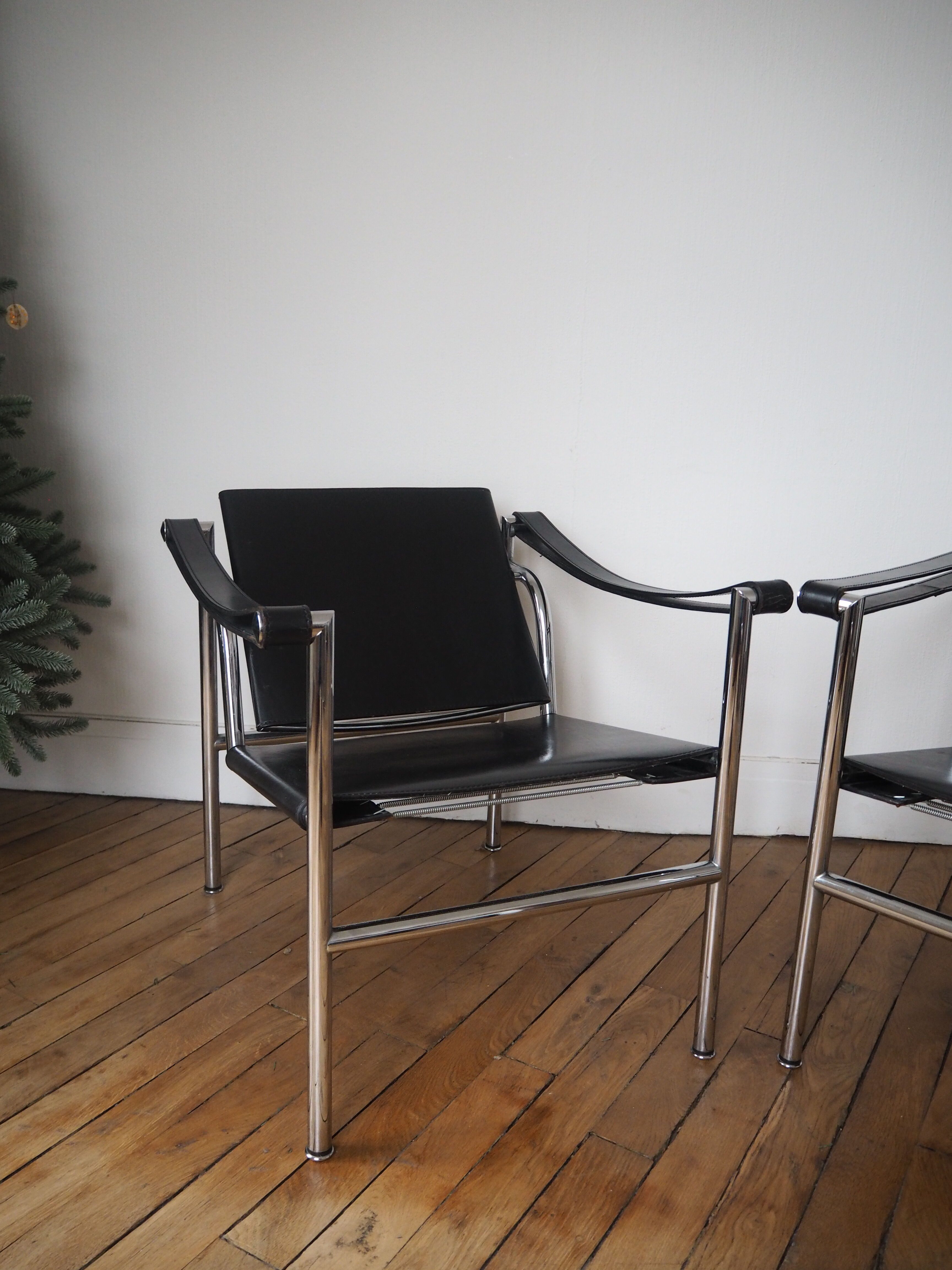 Paire de fauteuils LC1 par Le Corbusier