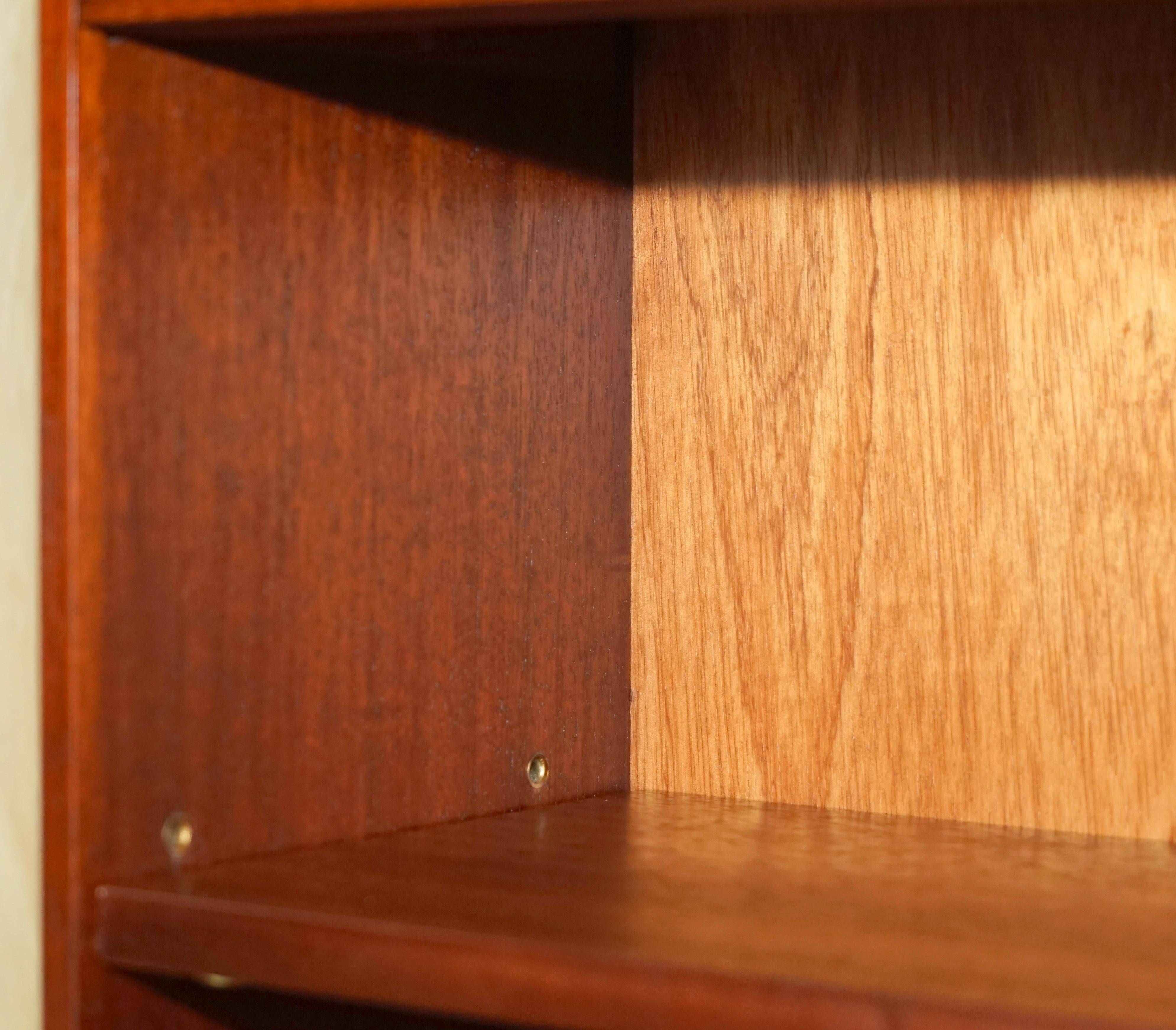 Bibliothèque ouverte naine vintage en bois dur avec deux tiroirs