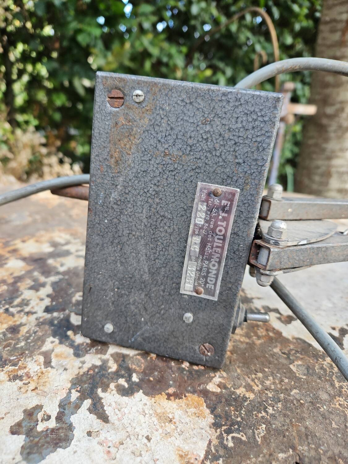 J.TOULEMONDE industrial design workshop magnifying lamp