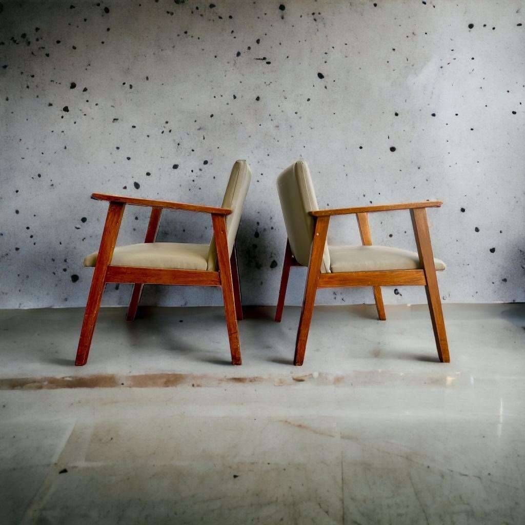 Suite de 2 fauteuils vintage / assises simples / assises club