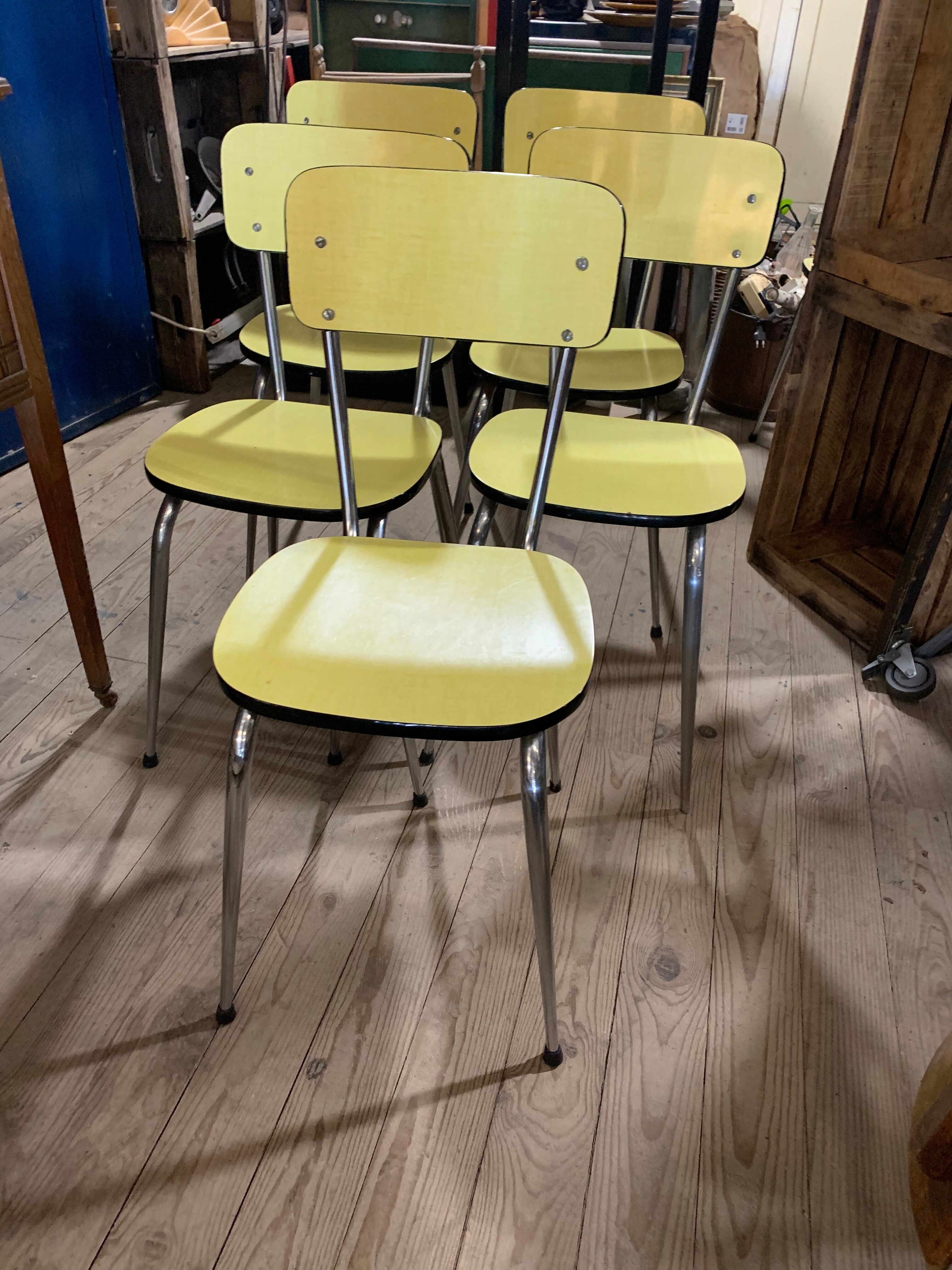 Lot de 5 chaises formica jaune 1960