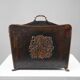 Porte-revues du milieu du siècle en cuivre martelé, France vers 1900