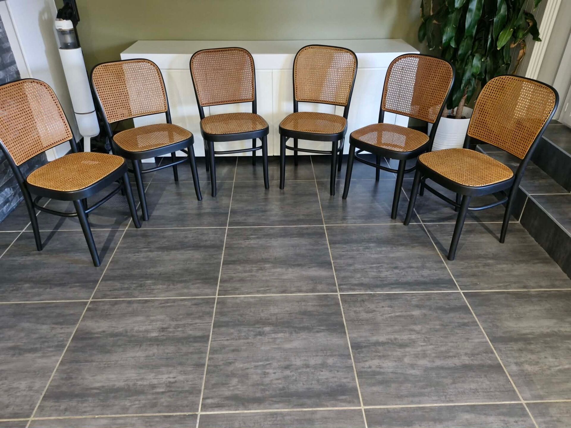 Lot de 6 chaises n°811 d’après Hoffmann, années 1990