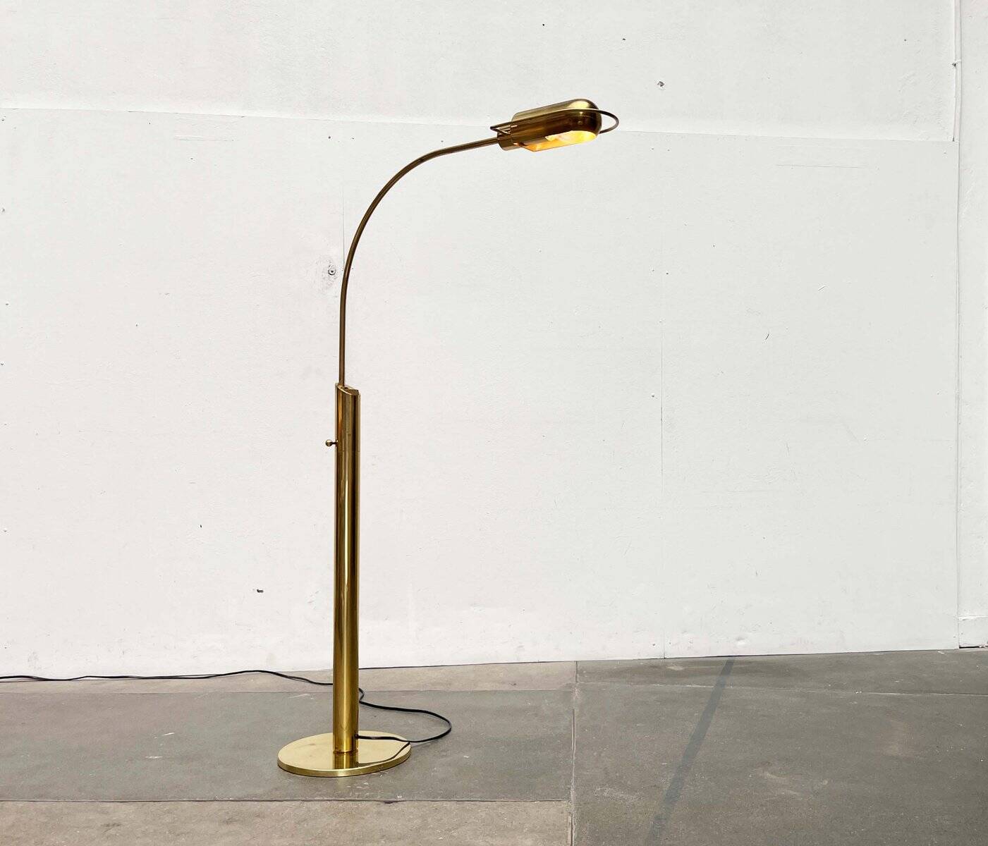 Vintage Hollywood Regency brass floor lamp by designer Florian Schulz, 1970s.