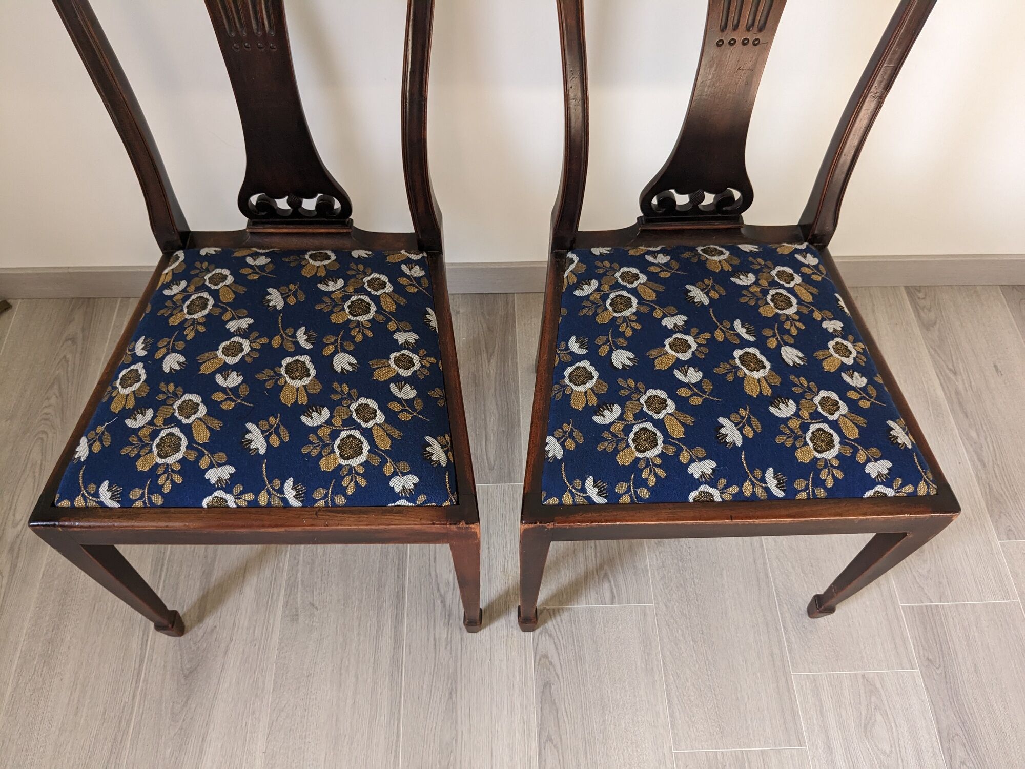 Pair of English Sheraton chairs in mahogany early twentieth century