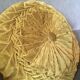 Coussin rond en velours kaki tressé