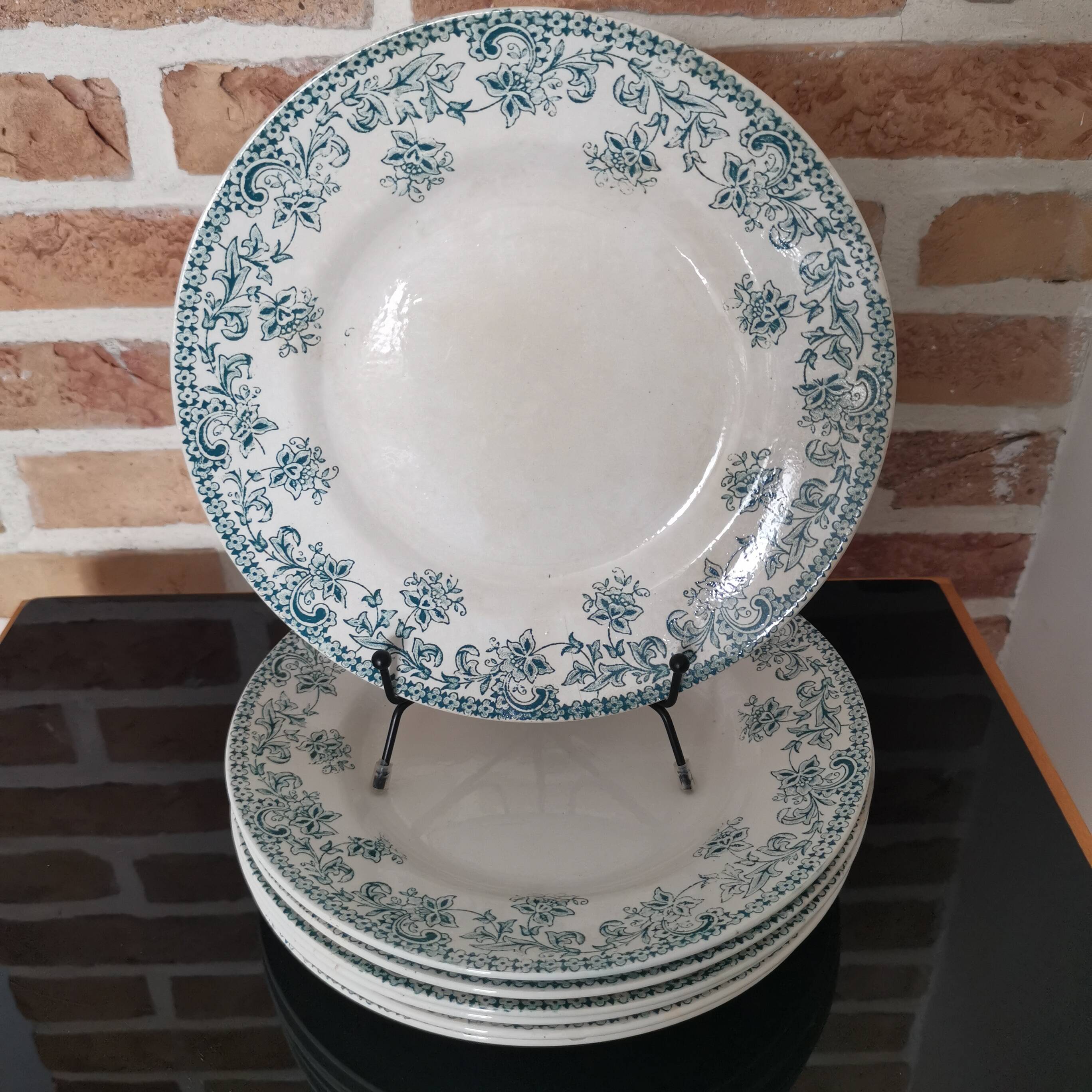7 Jane model flat plates with dark green floral decoration Saint-Amand