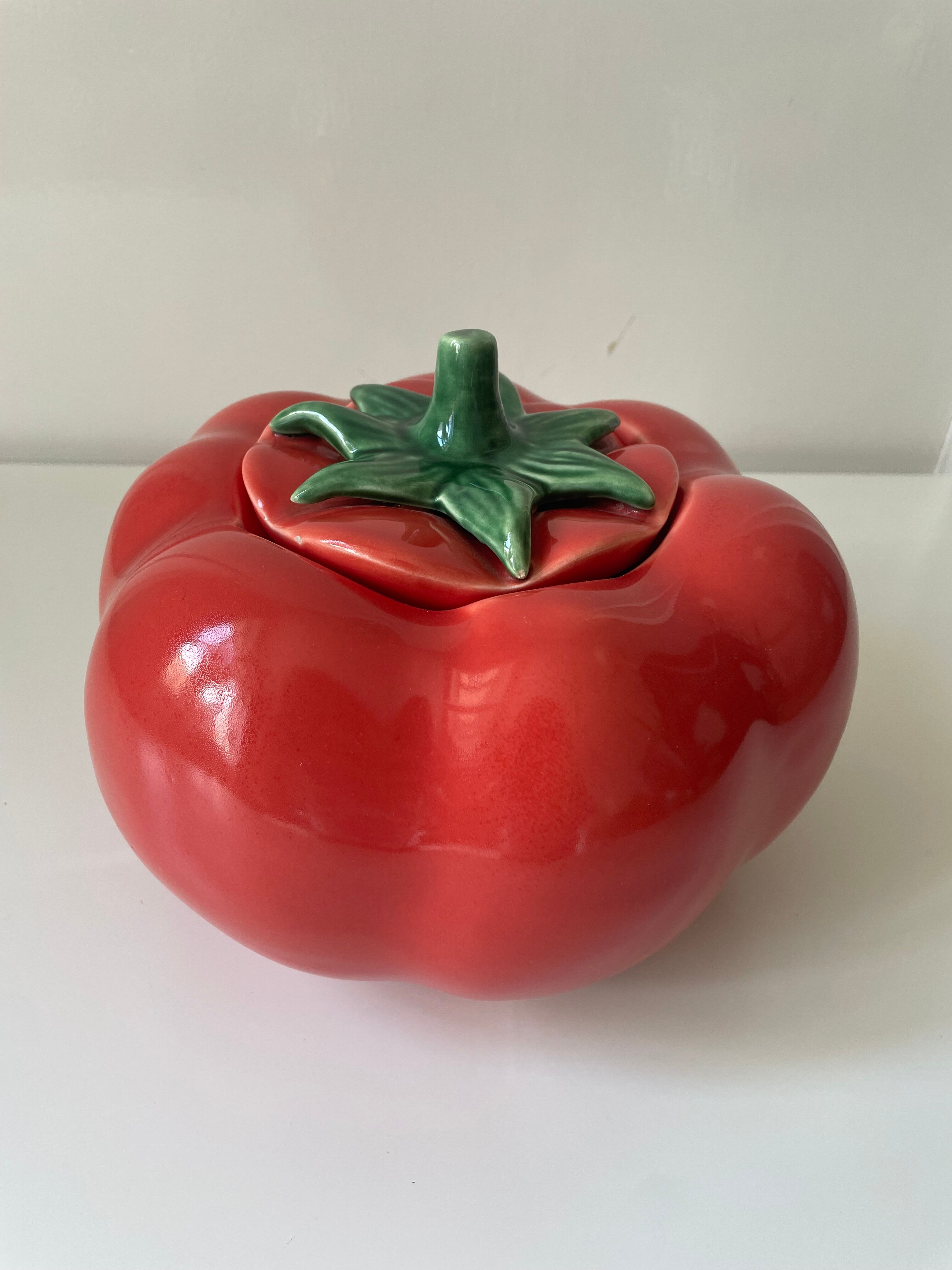 Tomato slurry salad bowl