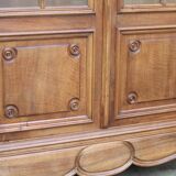 Armoire en noyer vers 1880