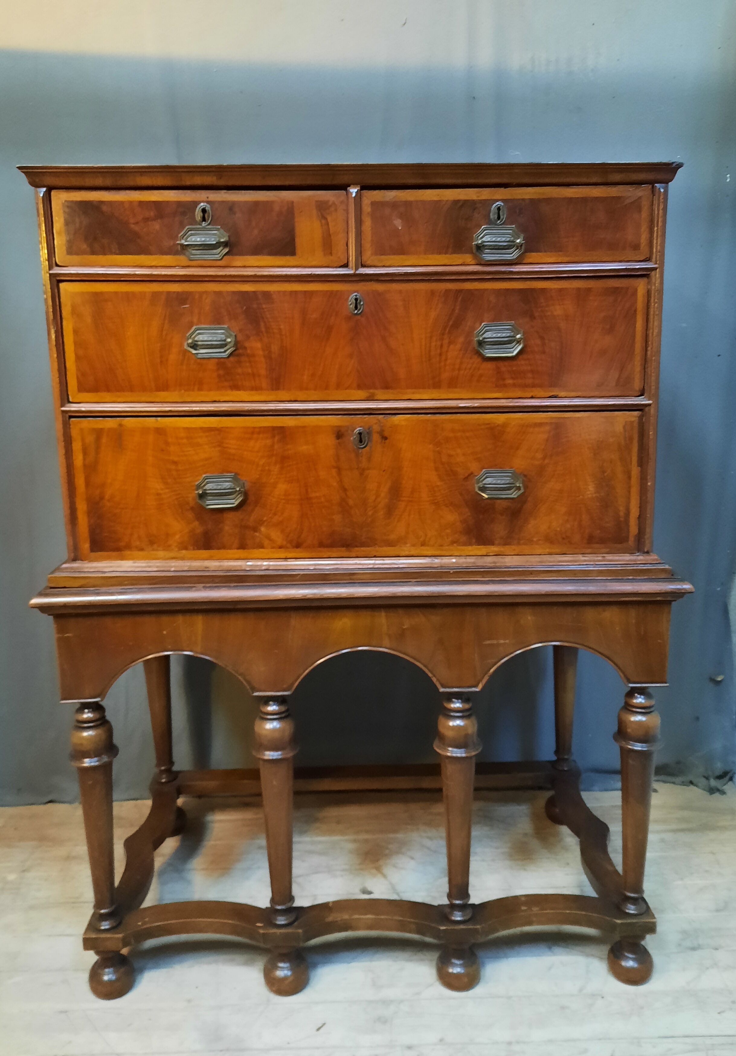 Nineteenth century English tirroir cabinet
