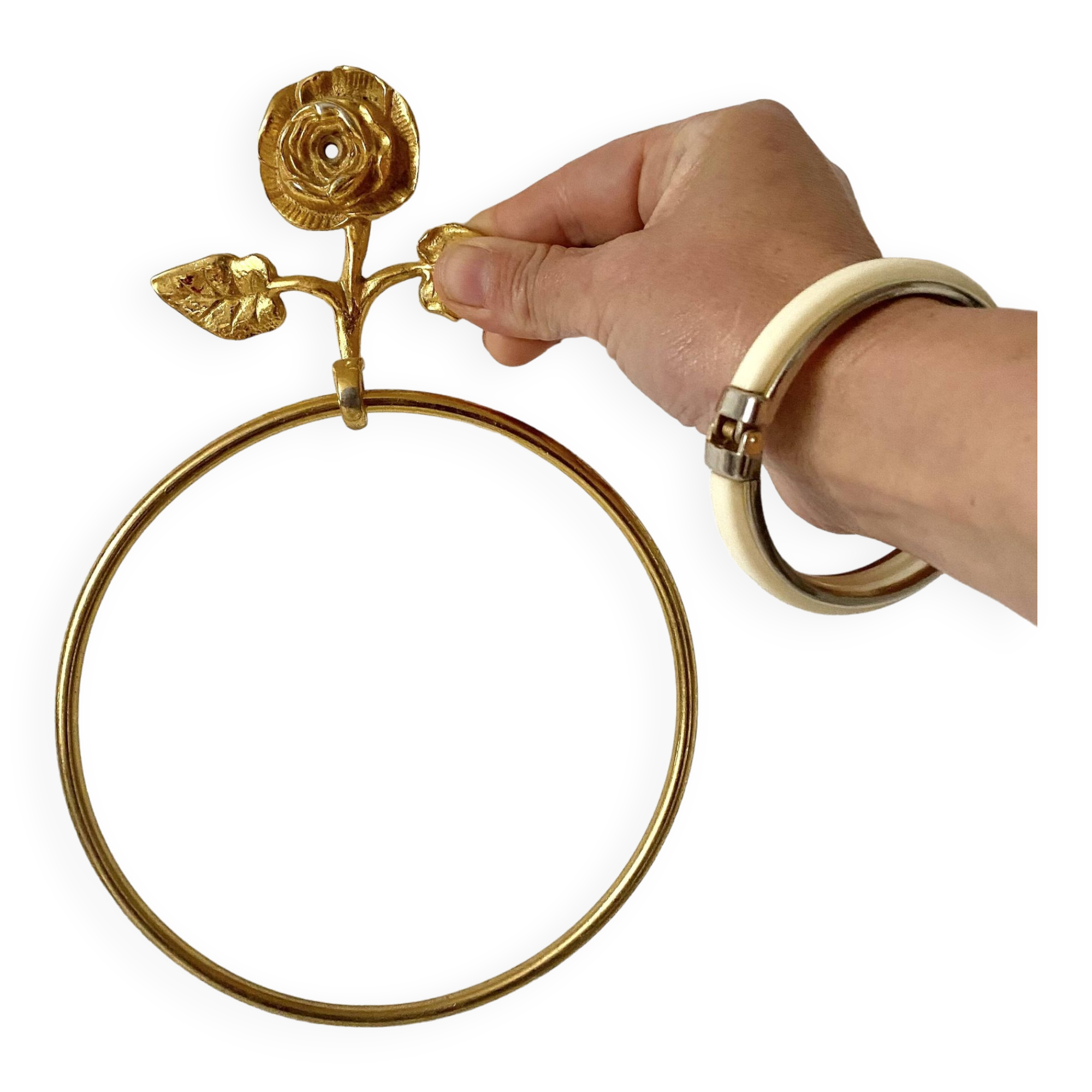 Gold ring towel holder, pink metal