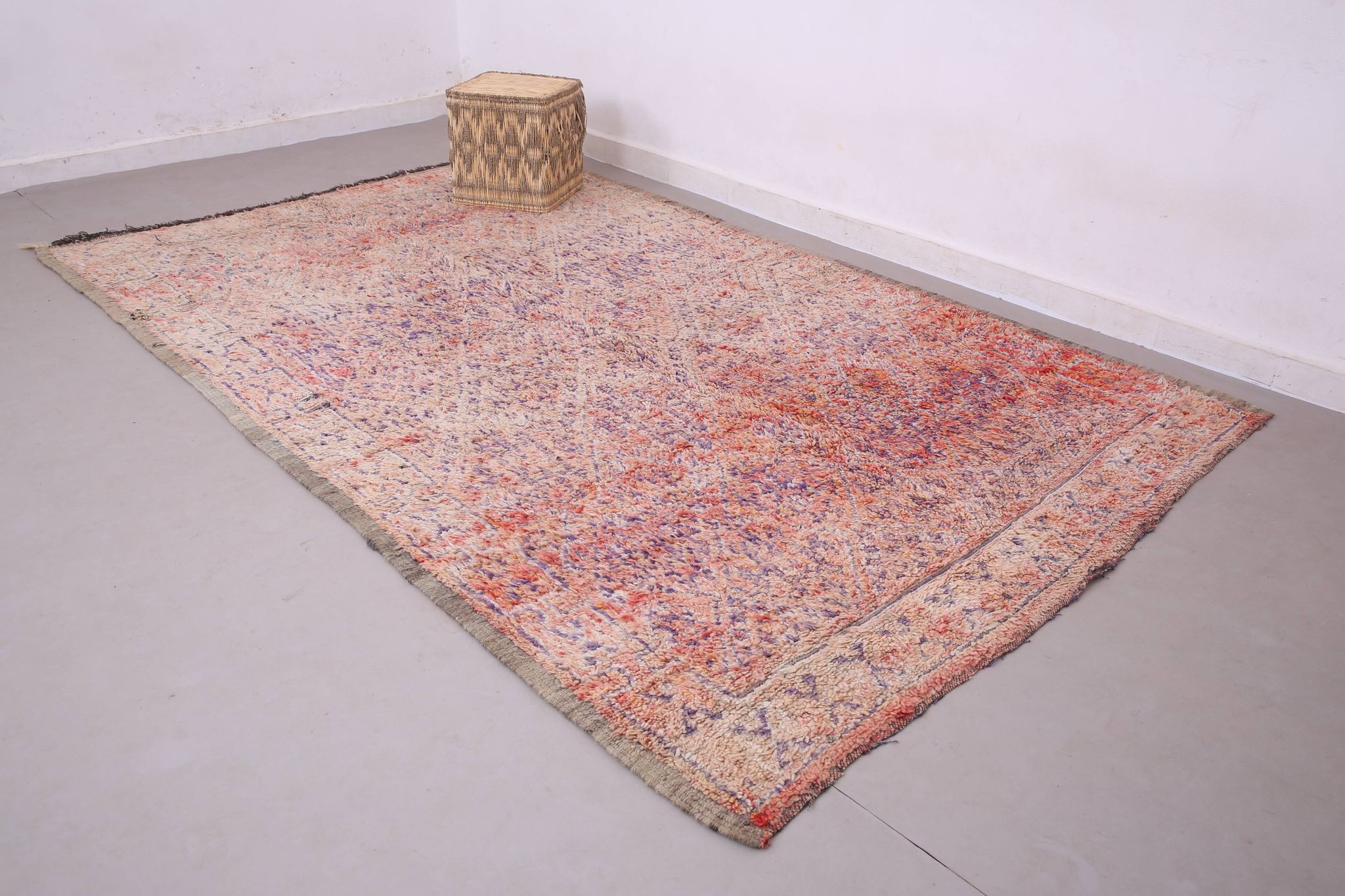 Pink Vintage Moroccan Rug 197 x 320 cm, Berber Wool Rug, Handmade Boho Rug