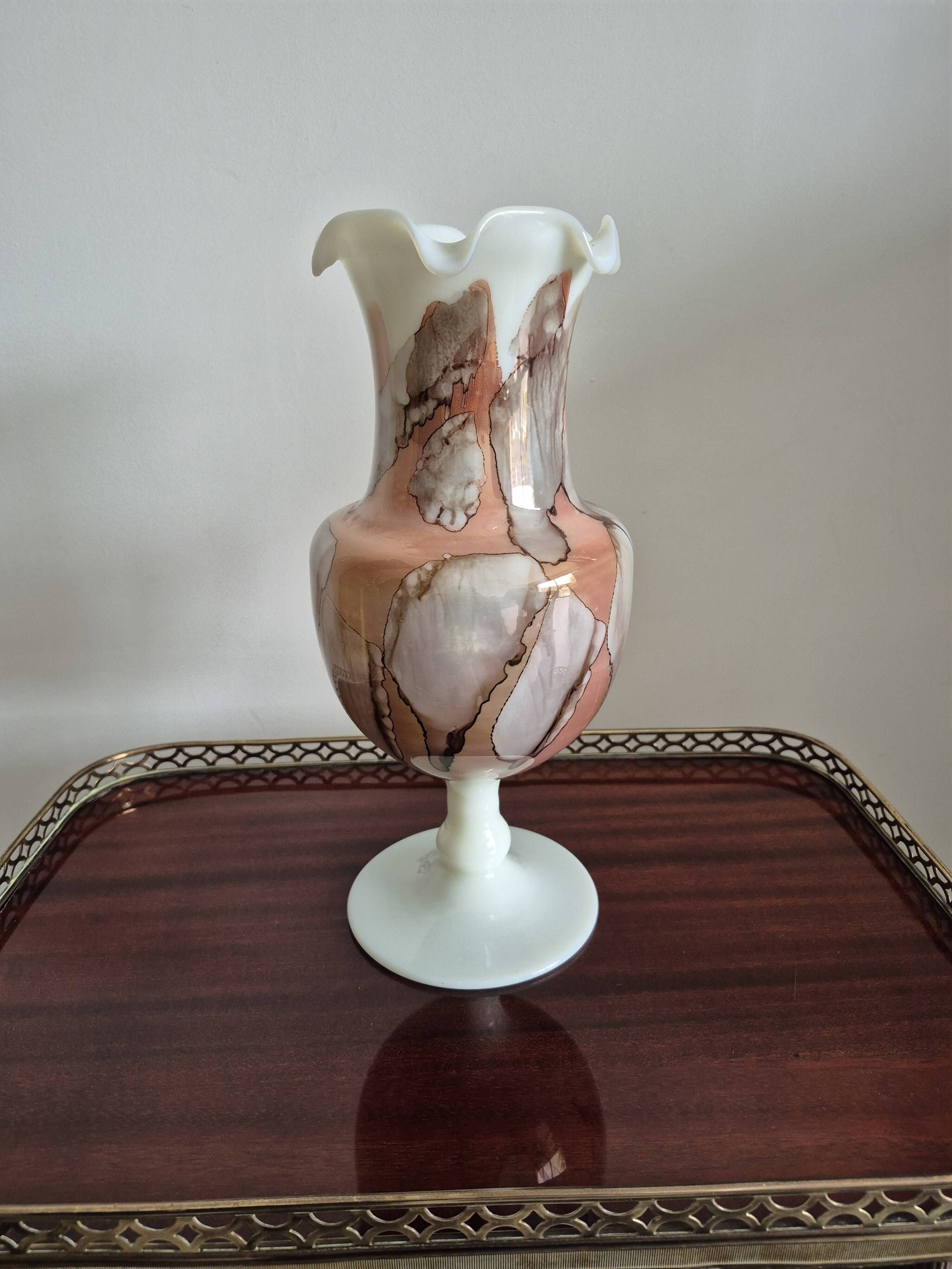 Vintage footed vase in white opaline, marbled/marble effect decoration from the 60s.