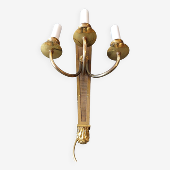 Wall lamp in the shape of a 1940 quiver with three arms, gilded brass and solid mahogany.