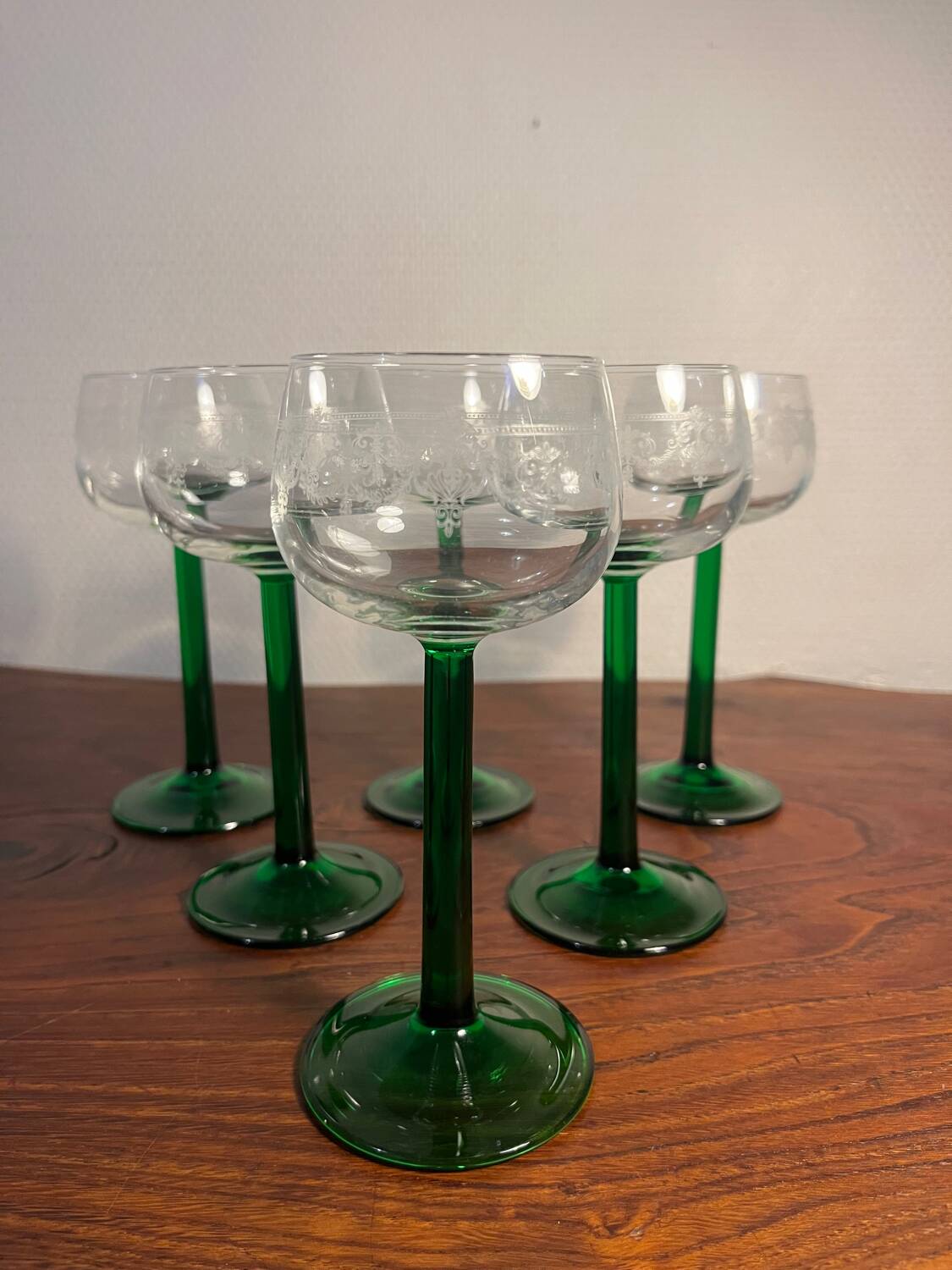 Wine glass with chiseled decoration