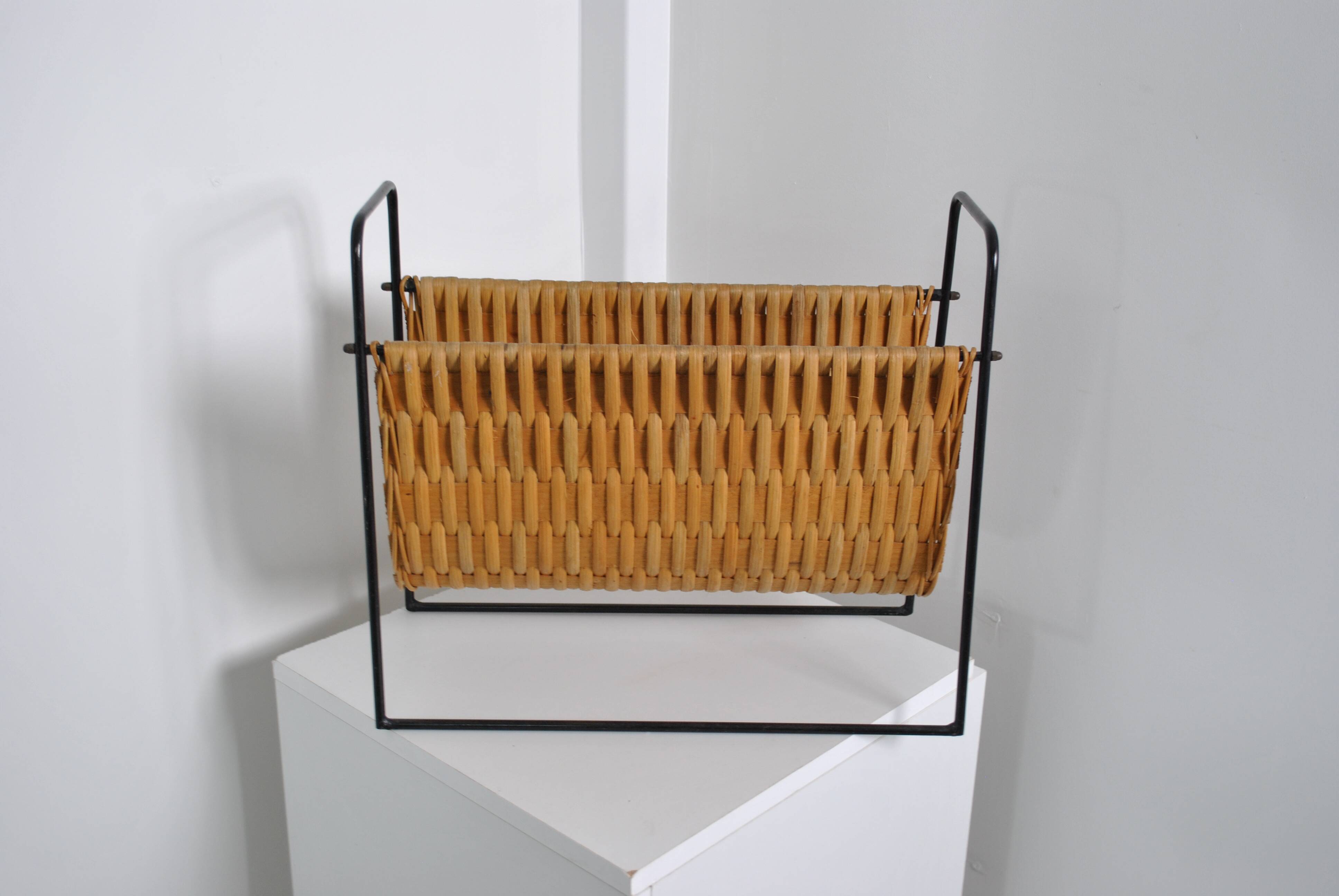 Magazine holder 1970