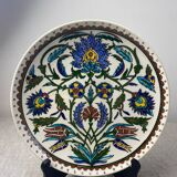 Plat Iznik en faïence
