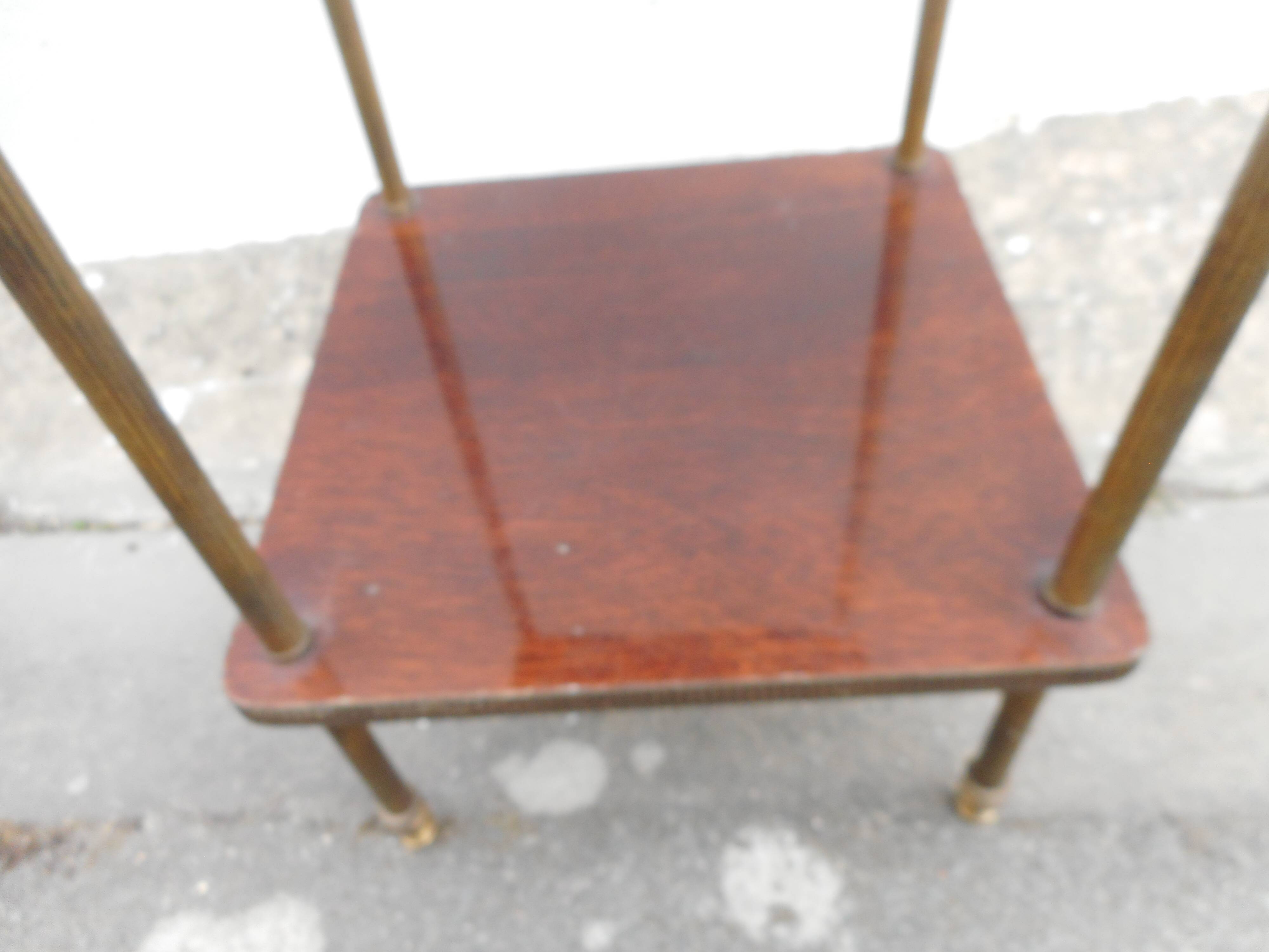 Formica and metal selette