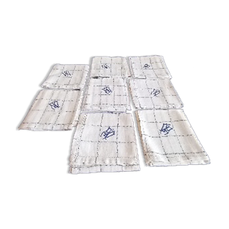 Lot de 8 serviettes de table , en coton blanc , monogramme DP.