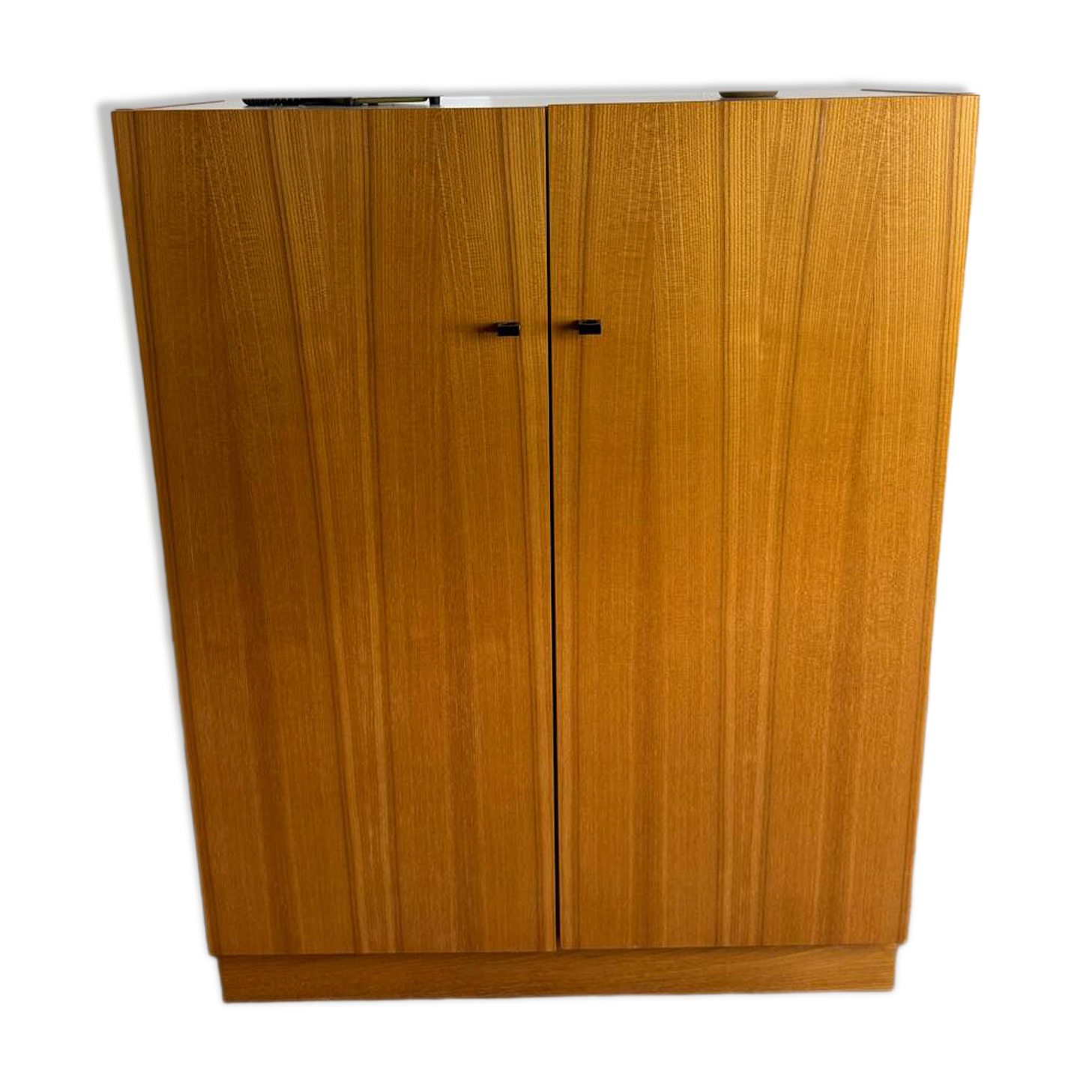 Armoire vintage