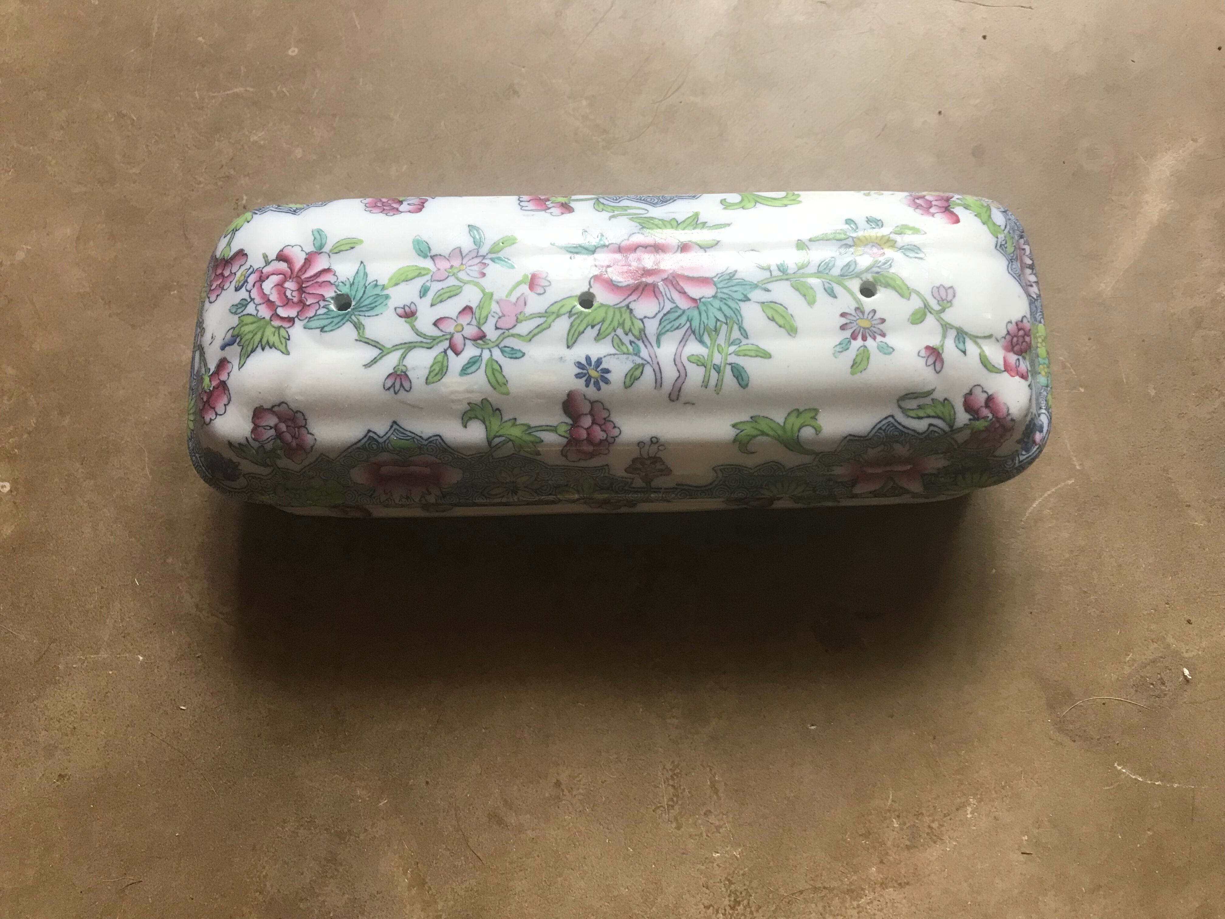 Ceramic toothbrush holder
