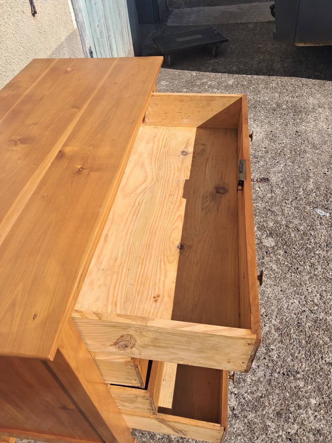 Commode en merisier massif