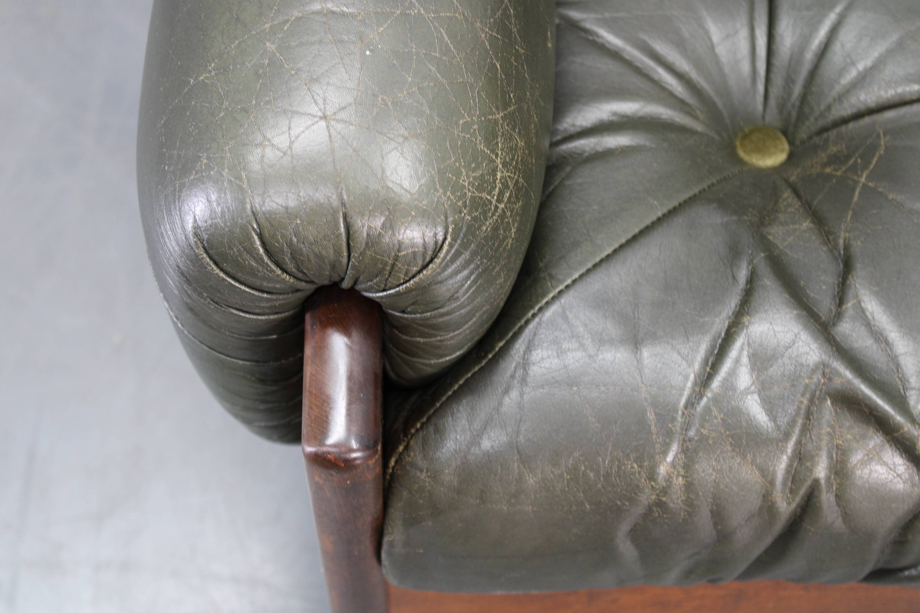 Fauteuil en cuir vert des années 70, Tchécoslovaquie.