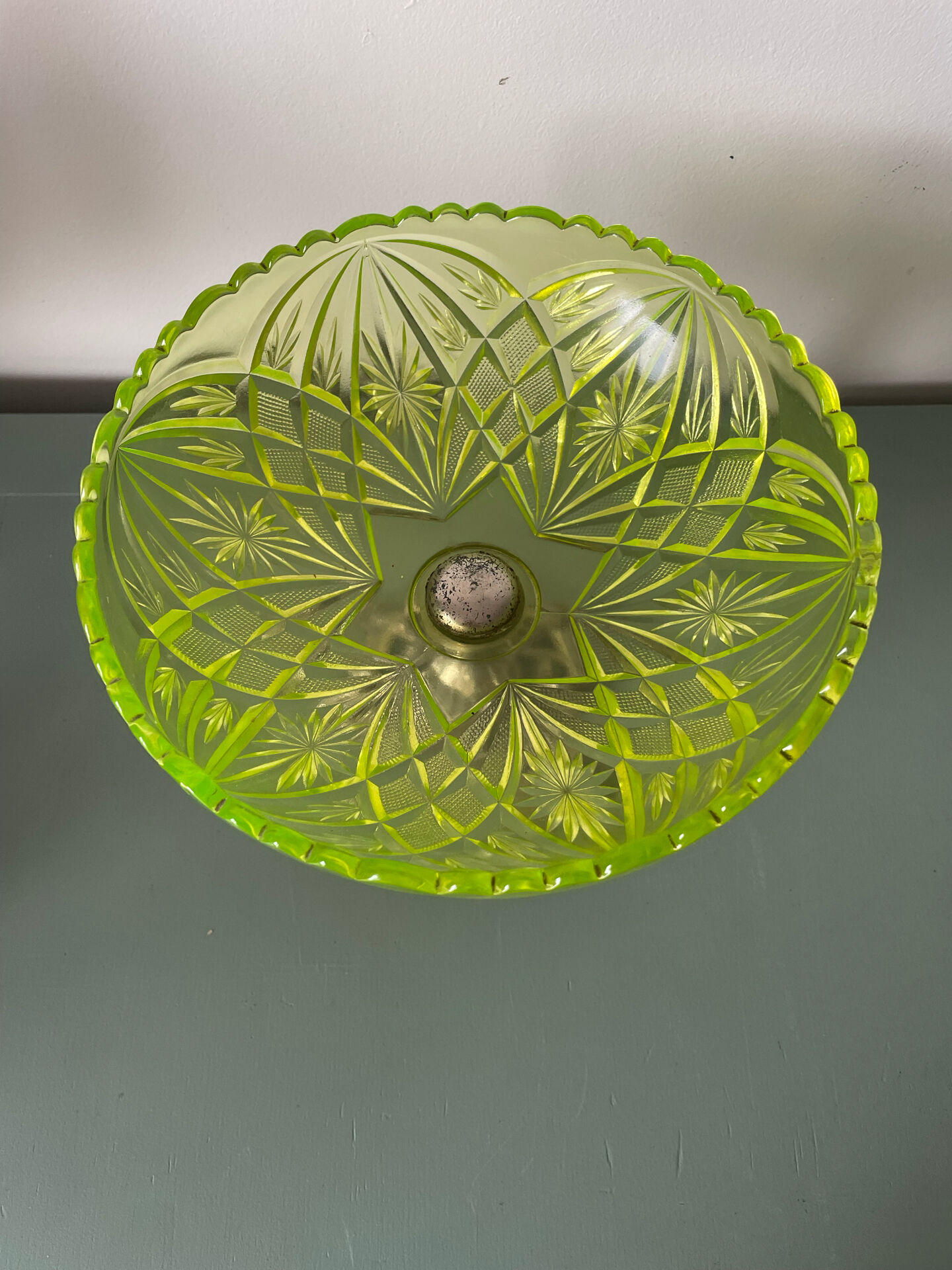 Fruit bowl, pedestal compote in opaline.