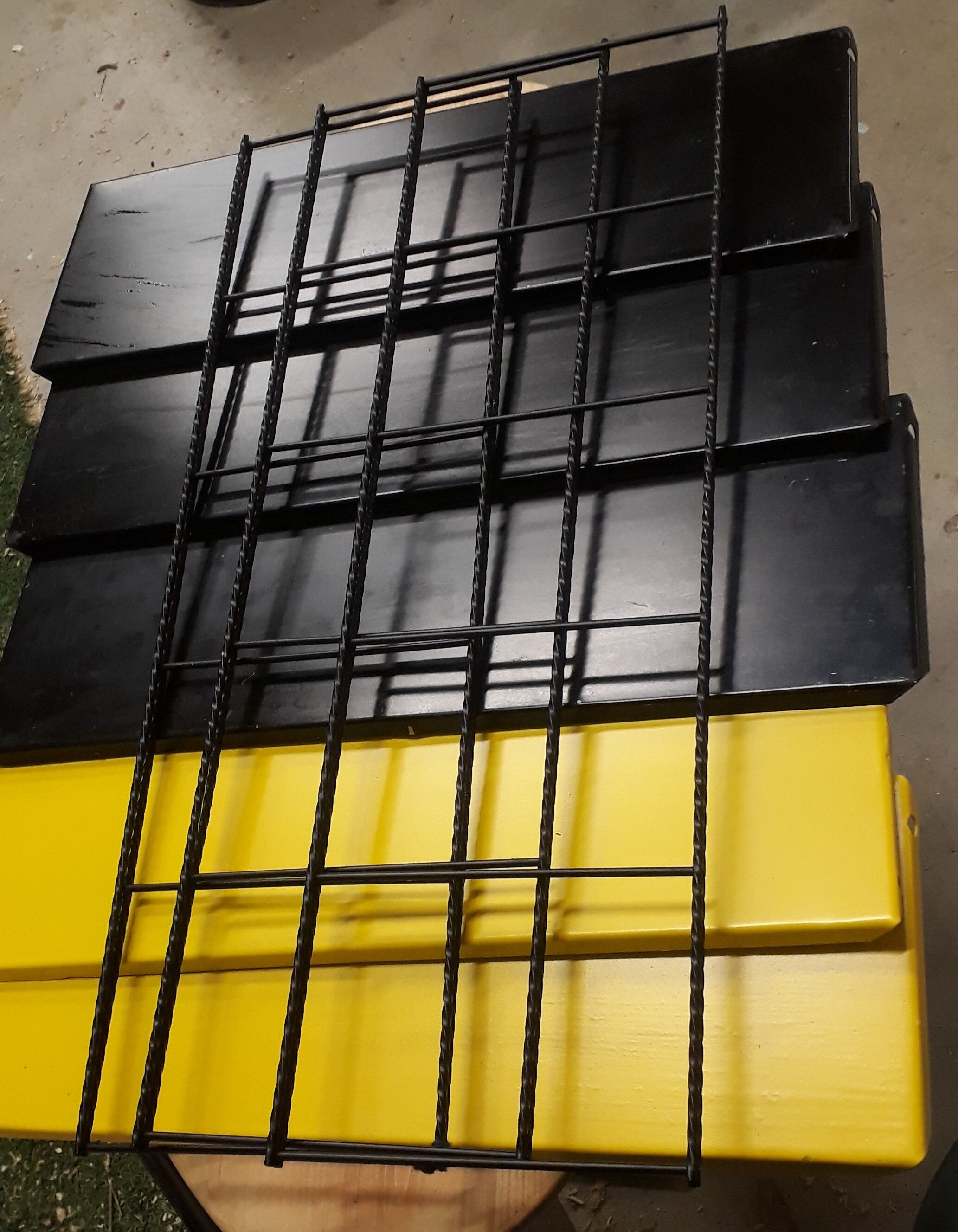 Floor vintage string style tomado 3 studs moist mat dorsaded with 5 tablets. , yellow and black97