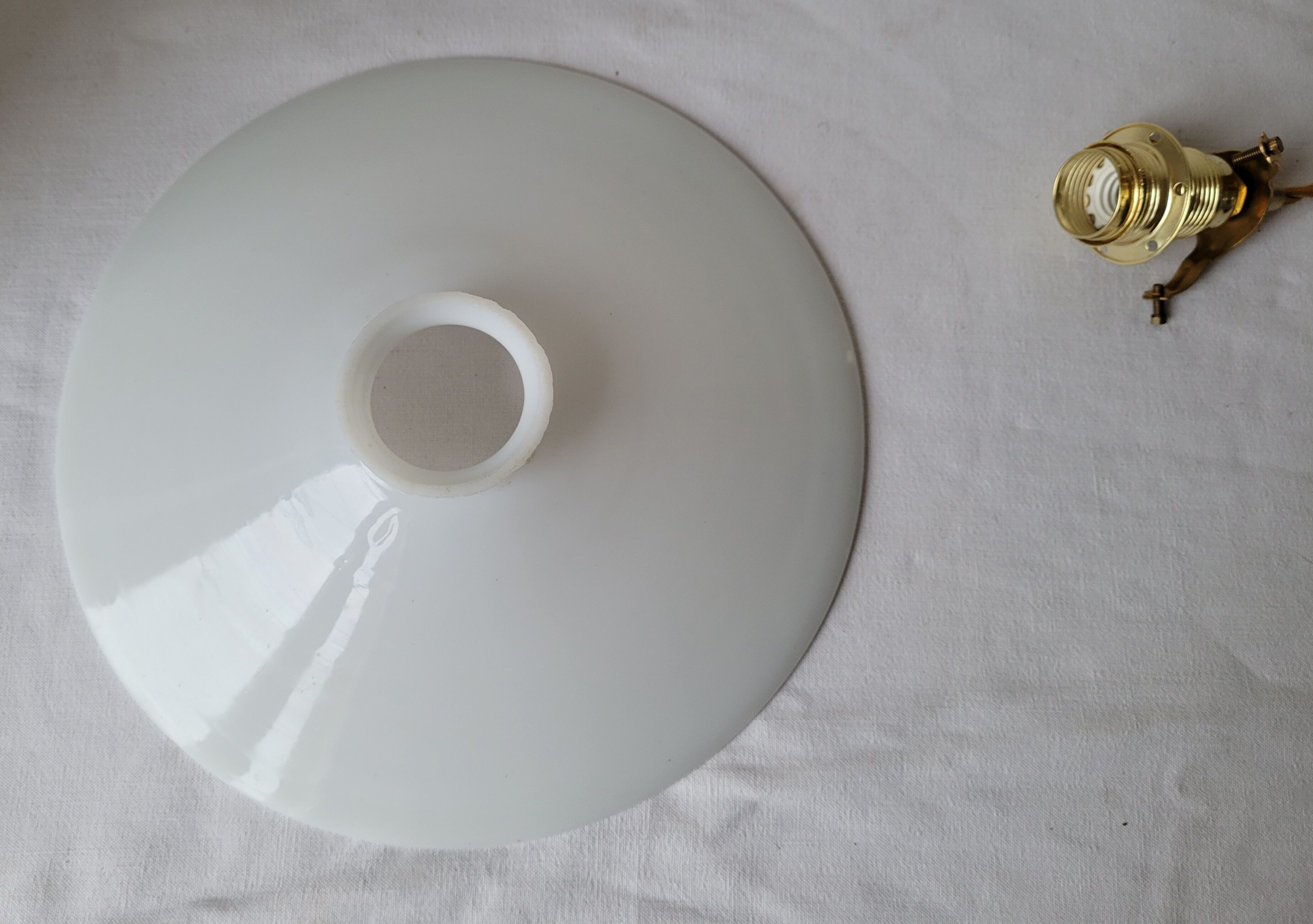 White opaline suspension