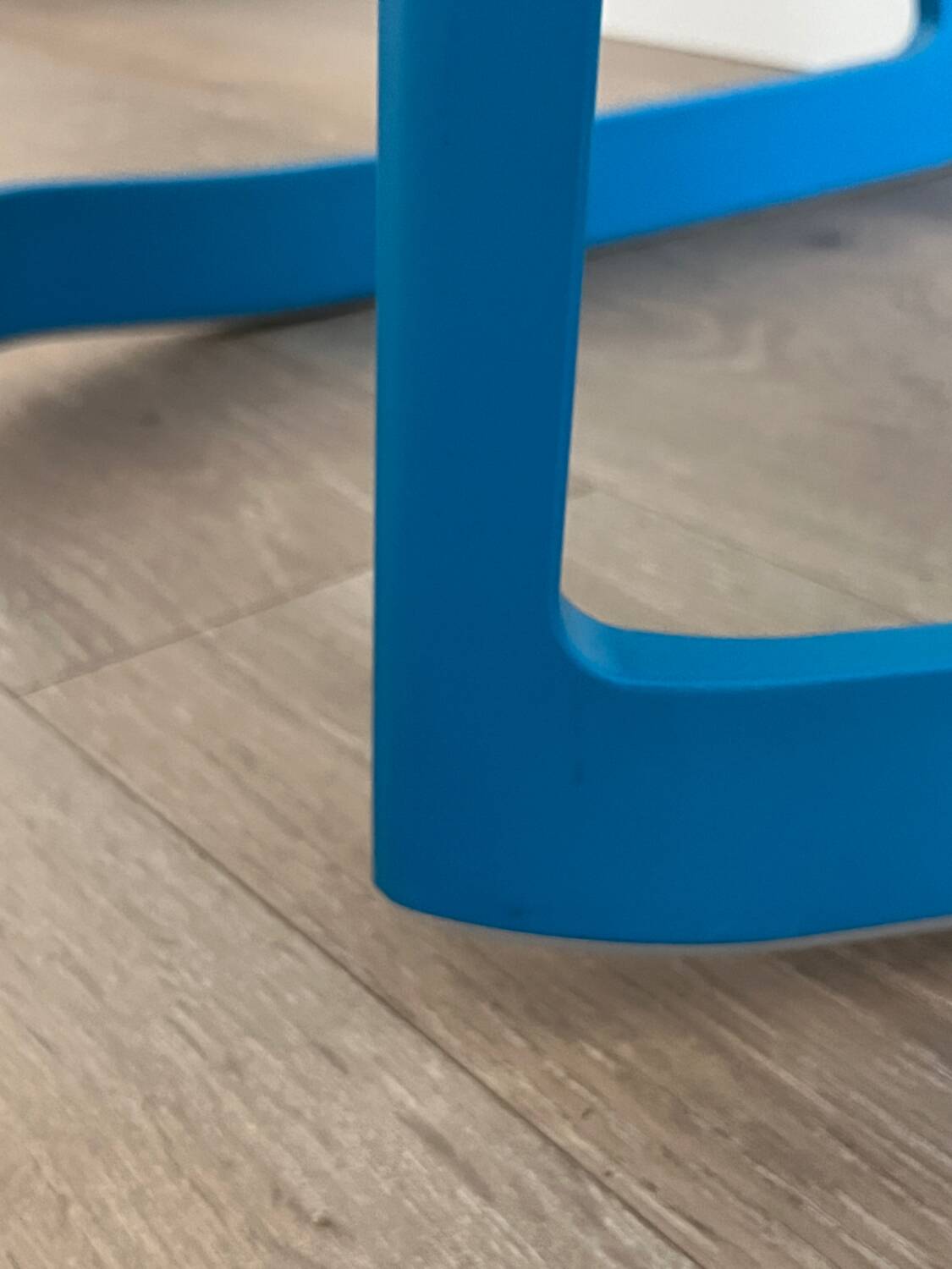 Vitra chair tip tone